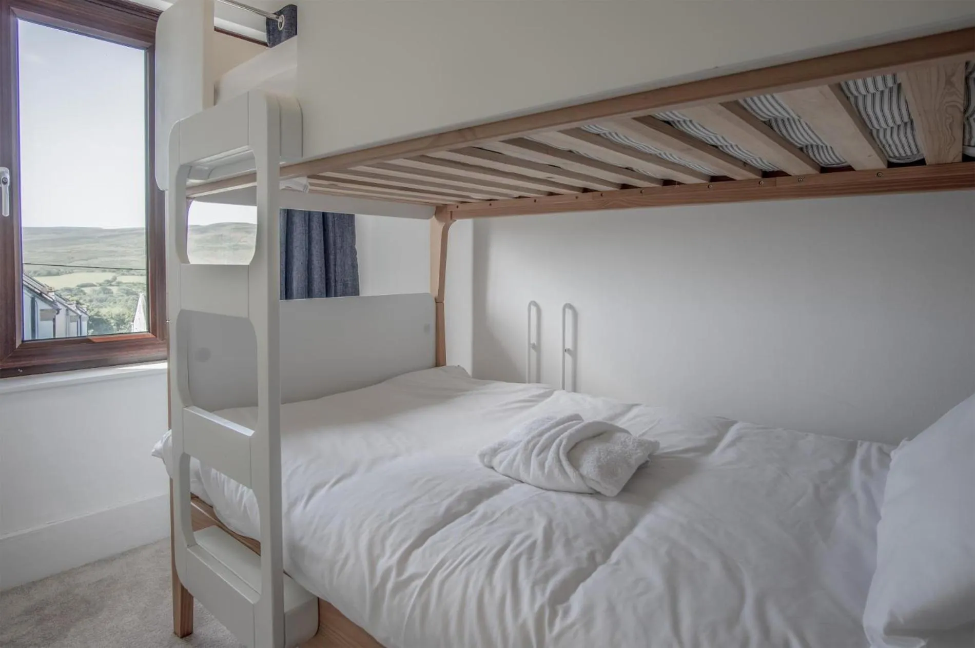 Floor plan, Bed in Avoca - 3 Bedroom Holiday Home - Llangennith