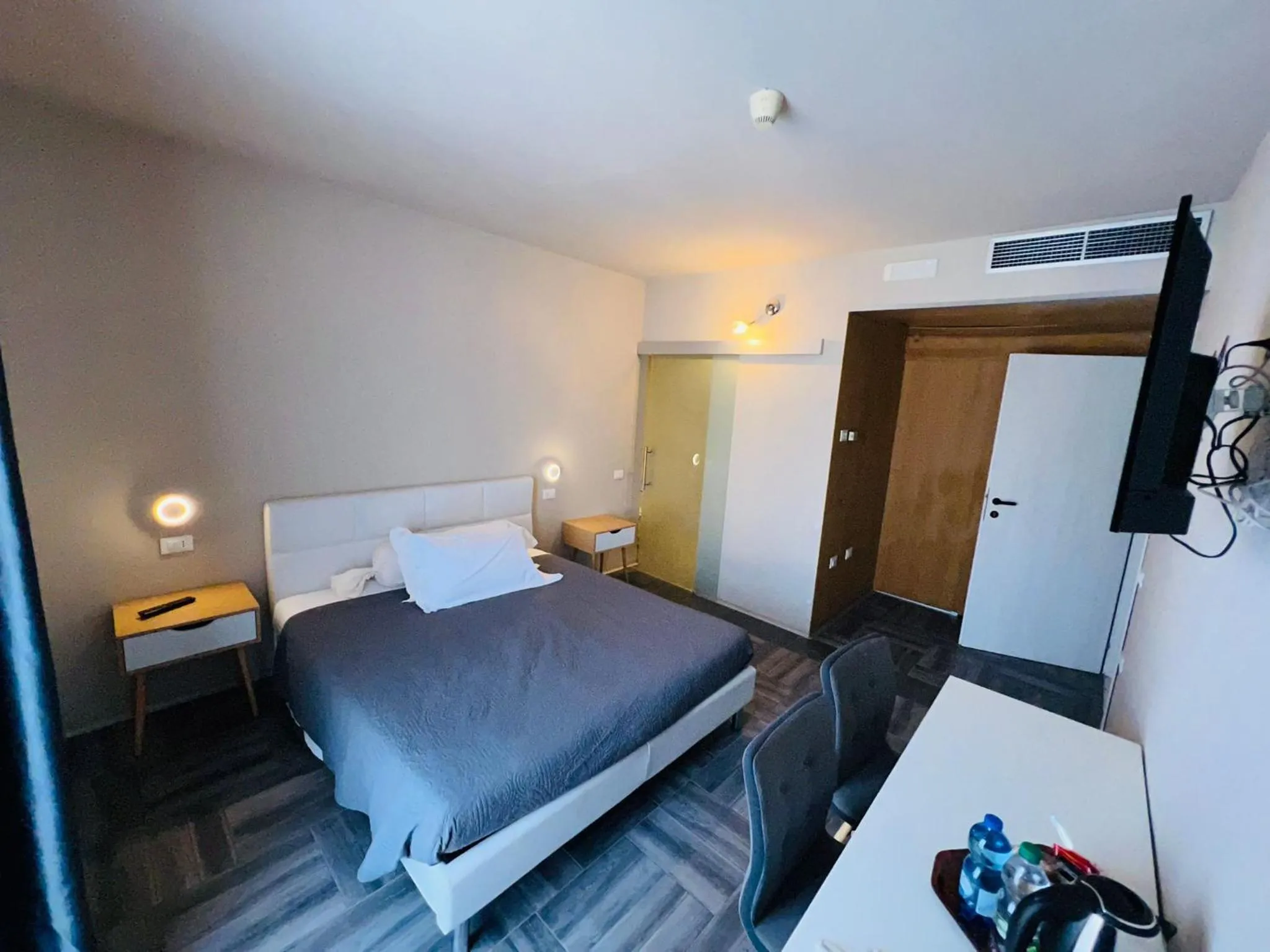 Photo of the whole room, Bed in hotel garni Santa Caterina