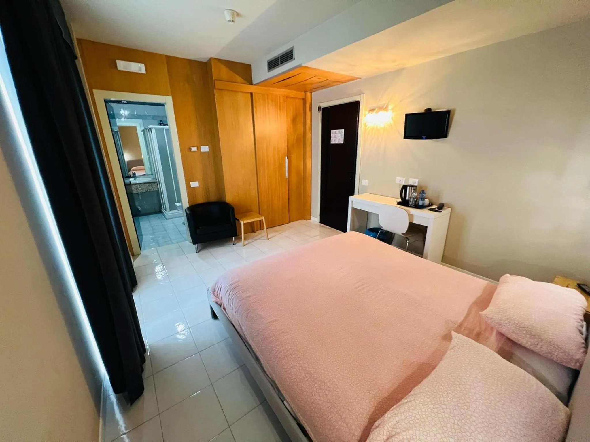 Photo of the whole room, Bed in hotel garni Santa Caterina