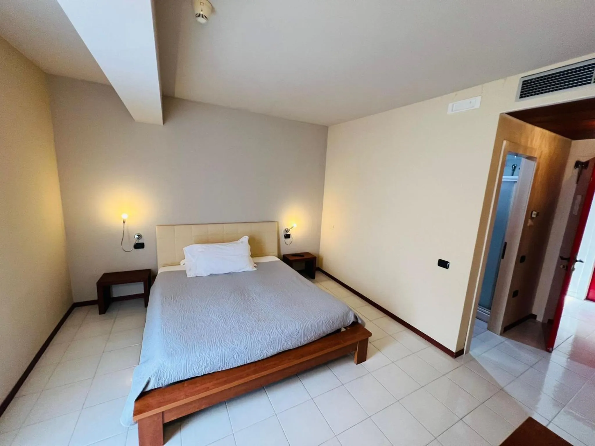 Photo of the whole room, Bed in hotel garni Santa Caterina