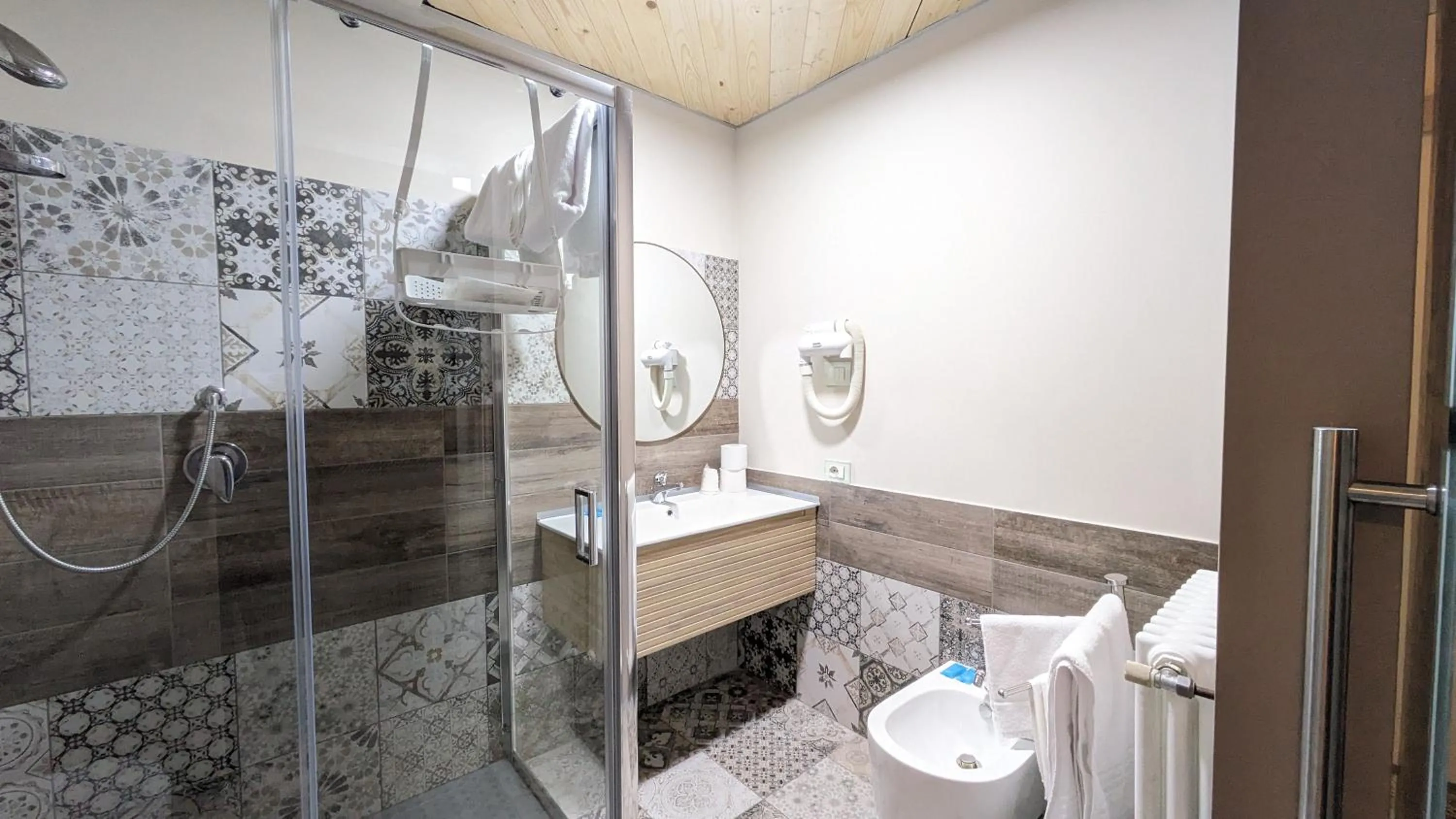 Shower in hotel garni Santa Caterina