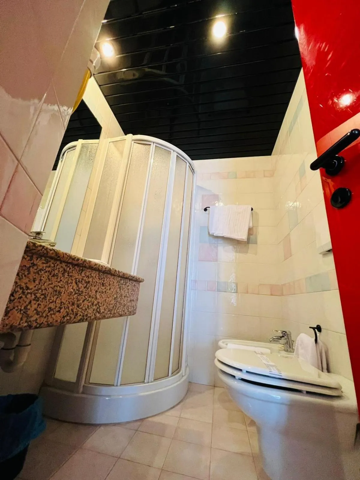 Bathroom in hotel garni Santa Caterina