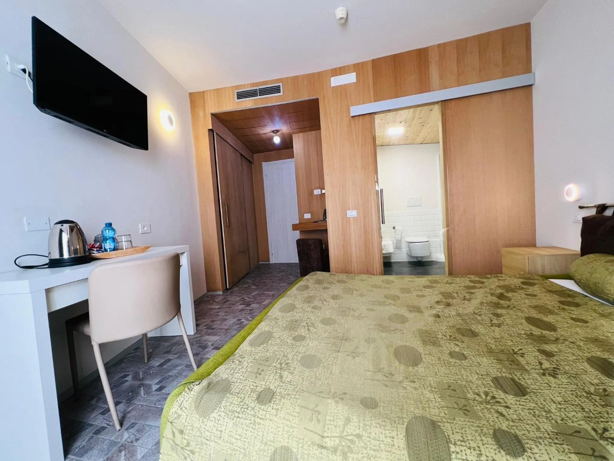 TV and multimedia, Bed in hotel garni Santa Caterina