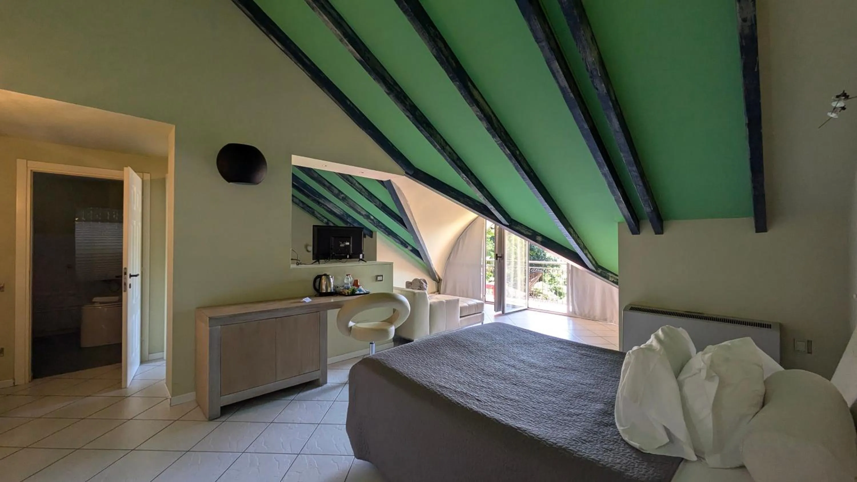 TV and multimedia, Bed in hotel garni Santa Caterina