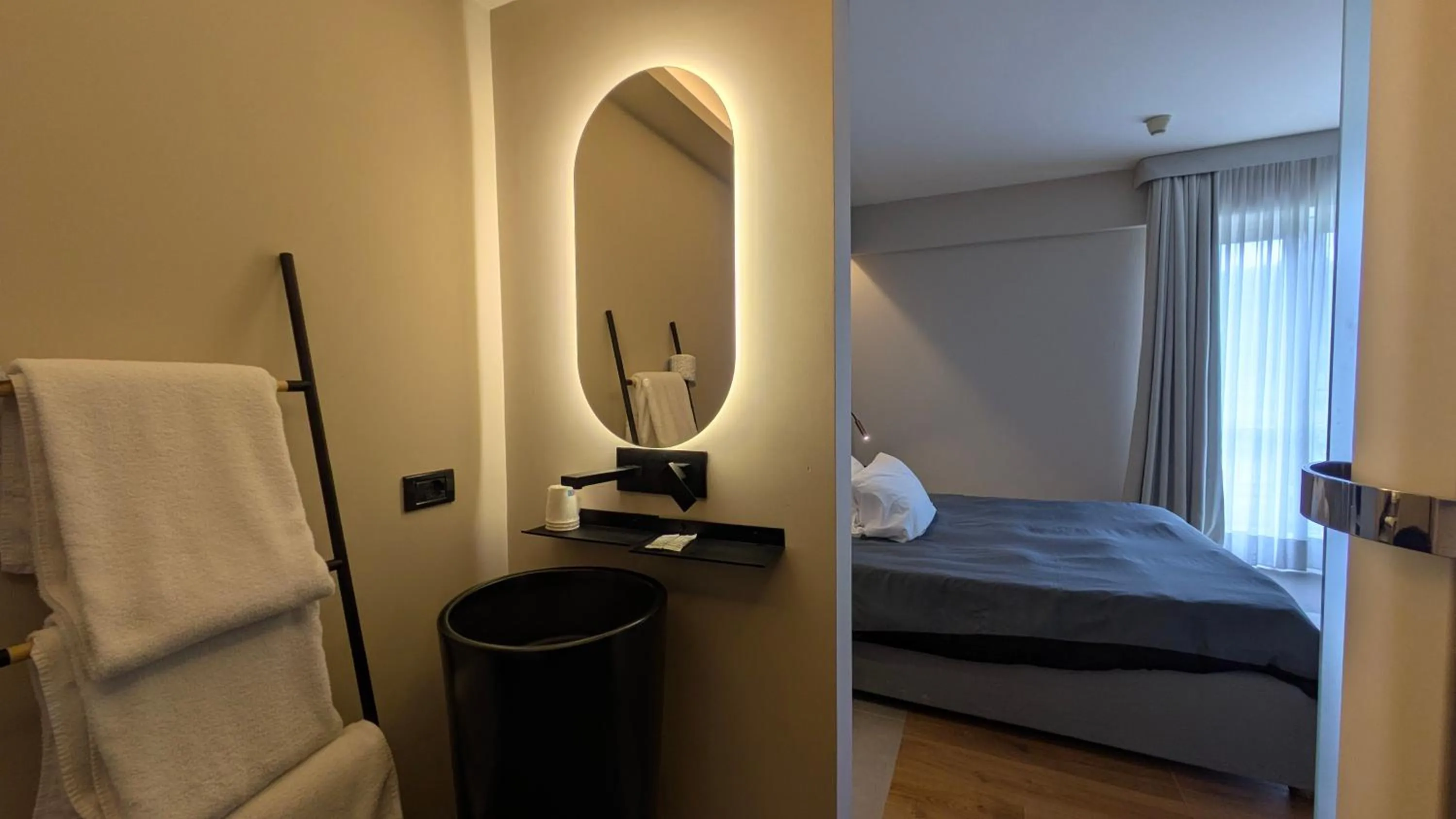 Bed in hotel garni Santa Caterina