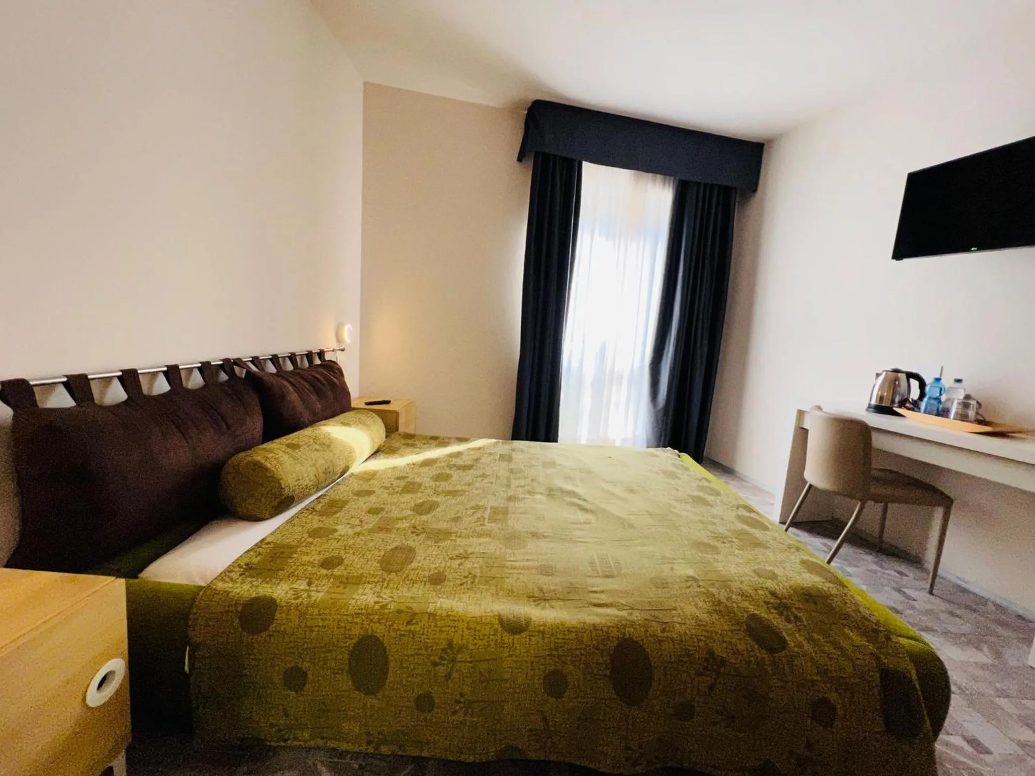 Photo of the whole room, Bed in hotel garni Santa Caterina