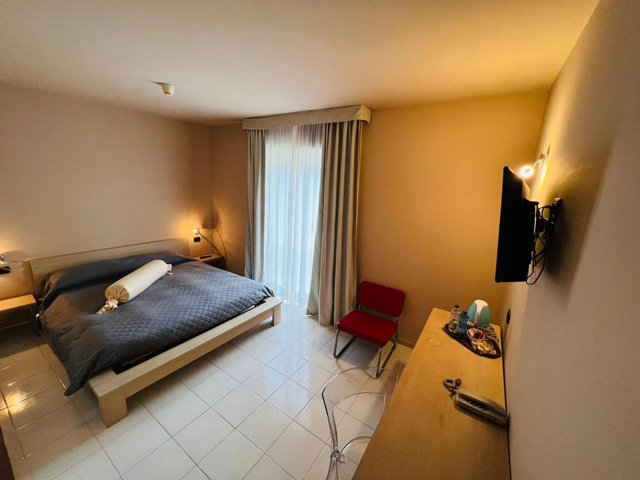 Photo of the whole room, Bed in hotel garni Santa Caterina