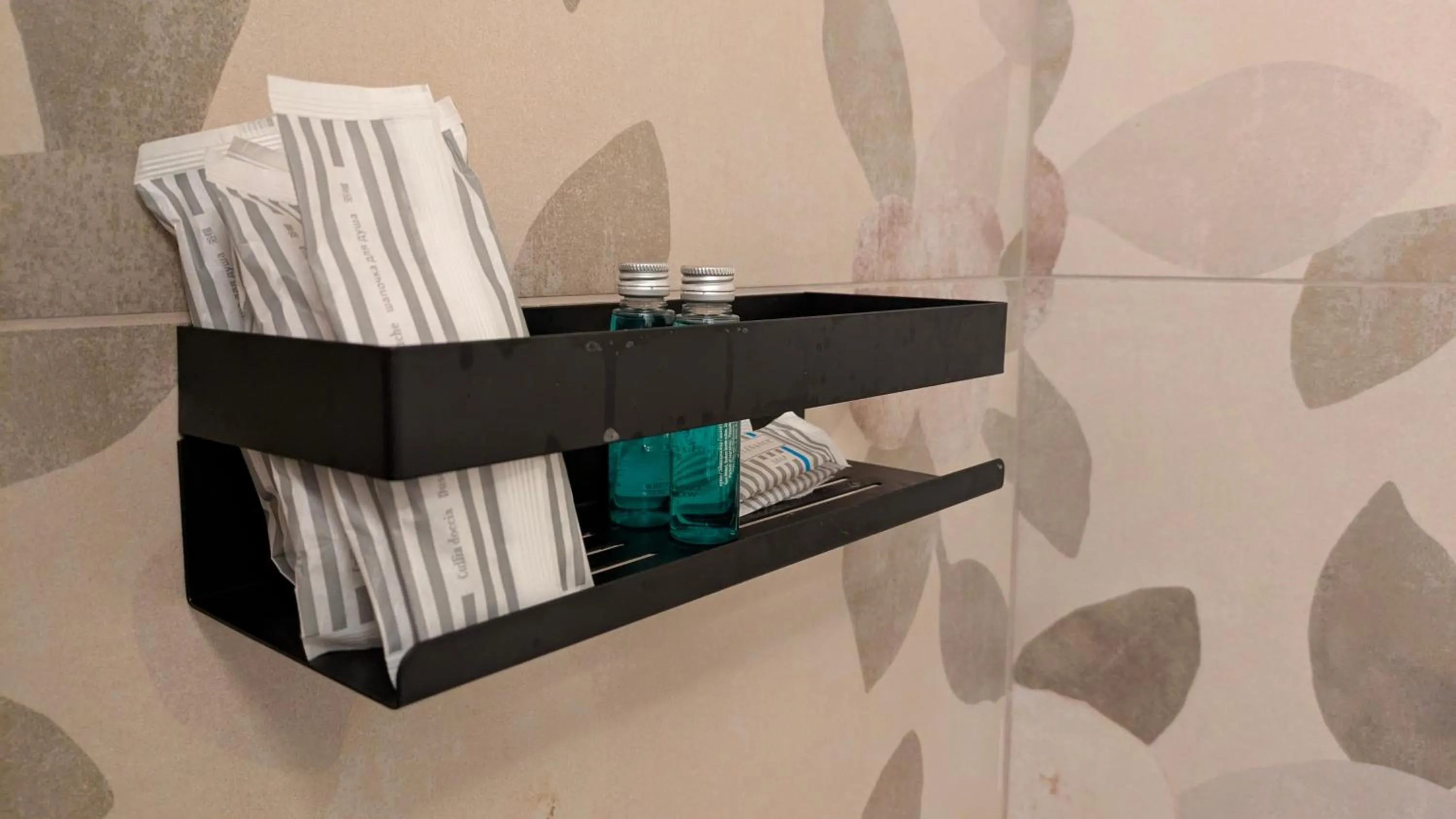 Bathroom in hotel garni Santa Caterina