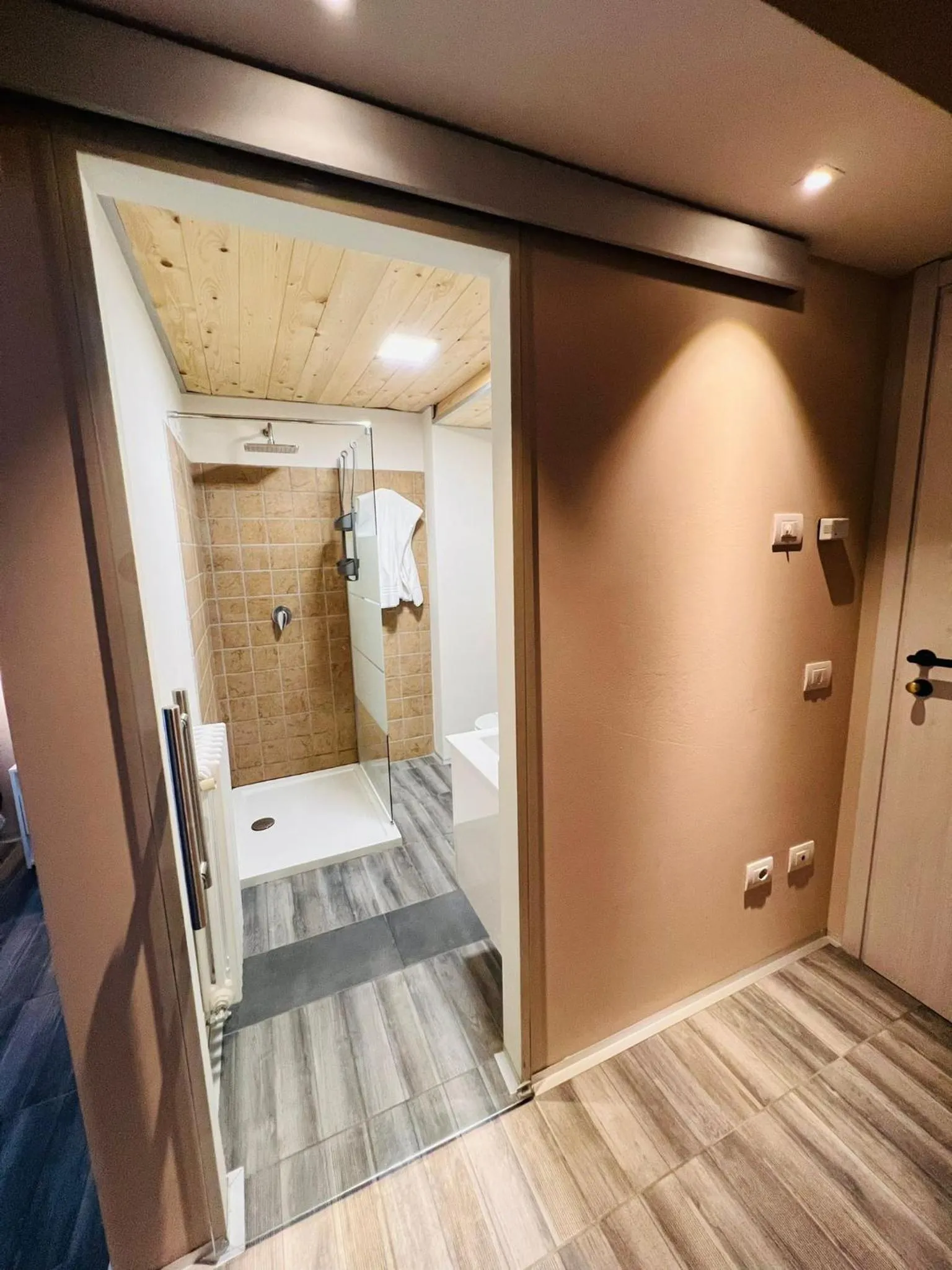 Shower in hotel garni Santa Caterina