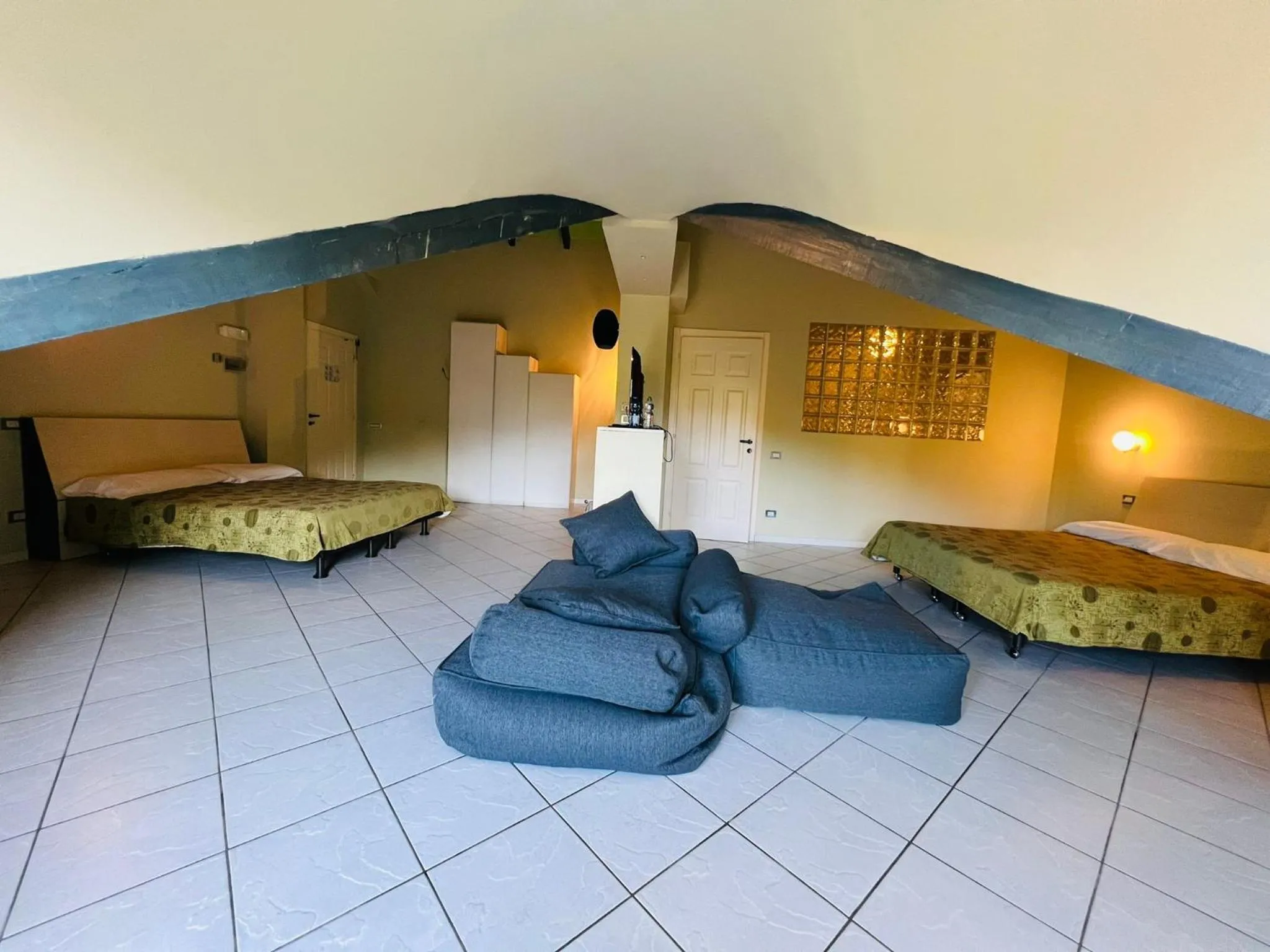 Living room, Bed in hotel garni Santa Caterina