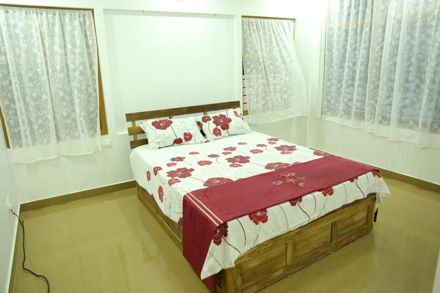 4 Bed Flat - Sleeps 8 - Pets - Smoking - Parking