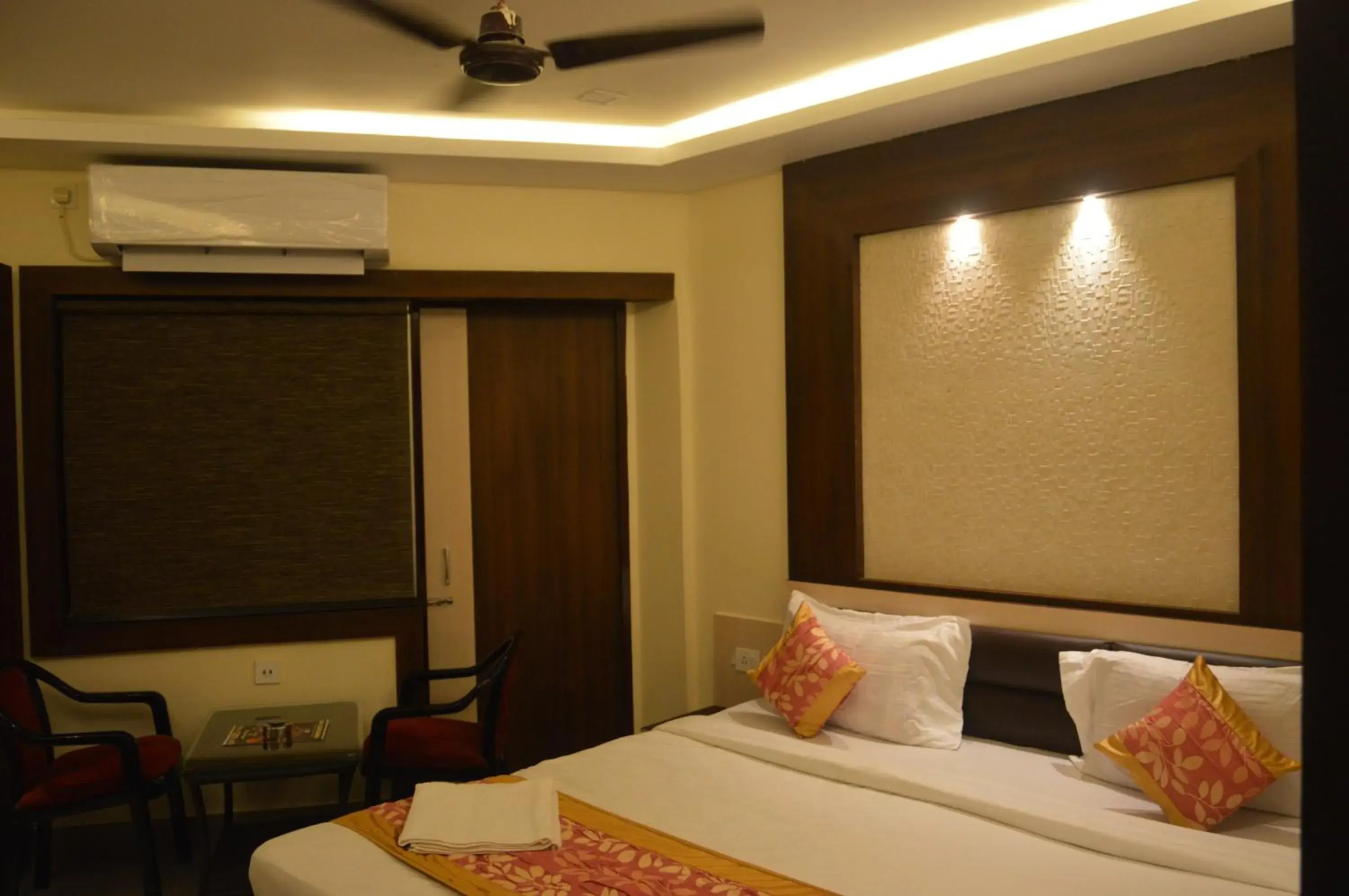 Photo of the whole room, Bed in JEEVAN SANDHYA Photo of the whole room, Bed in JEEVAN SANDHYA