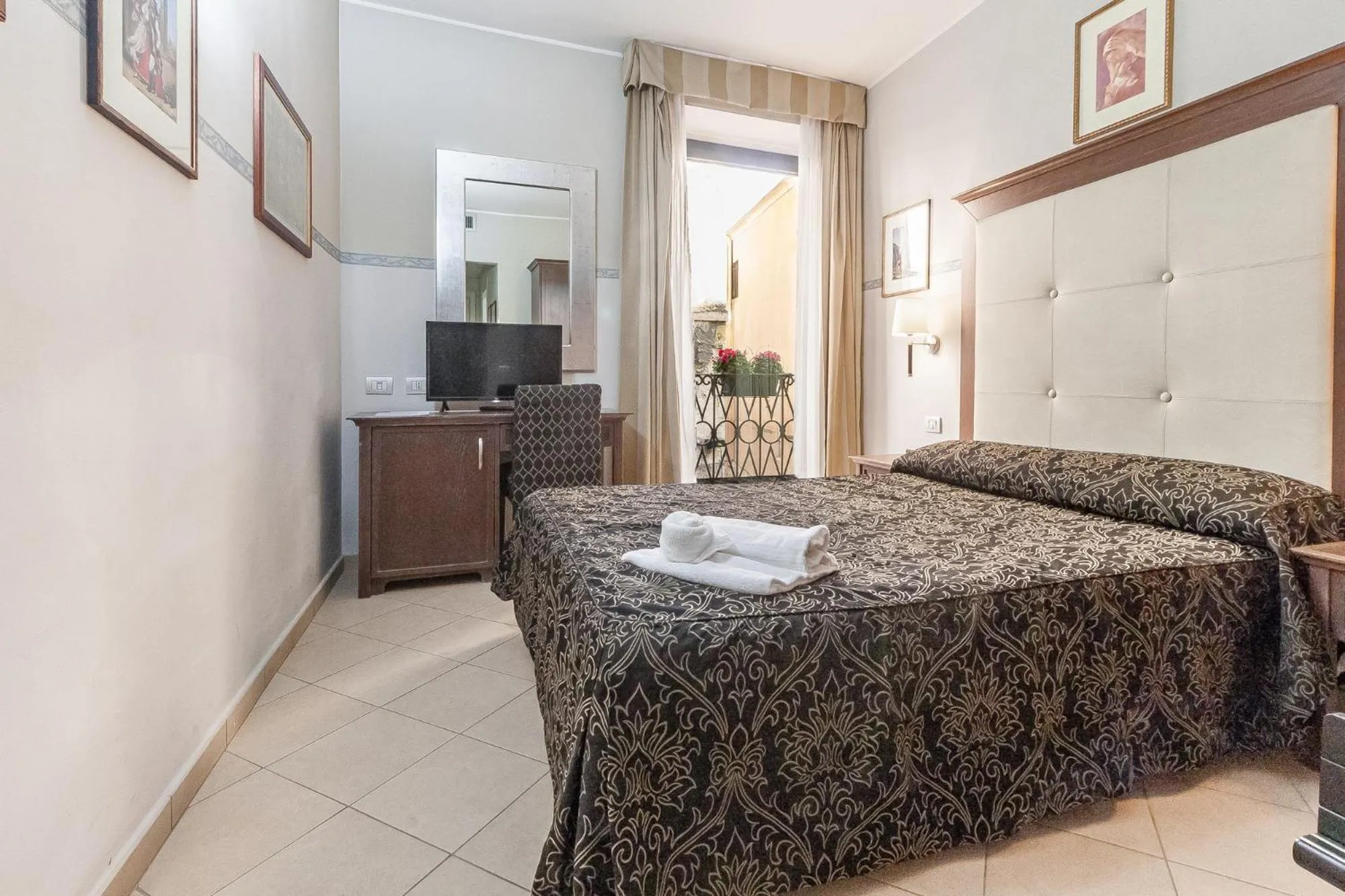 Bedroom in Hotel Vittorio Emanuele