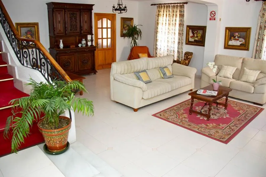 Communal lounge/ TV room in Hotel Mi Casa