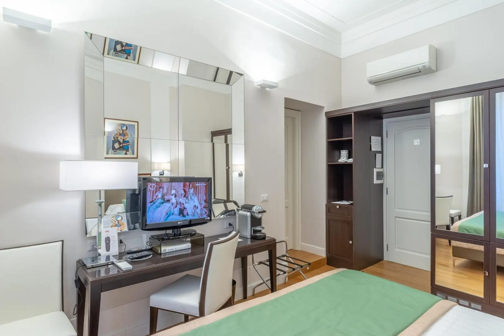 TV and multimedia in Internazionale Domus