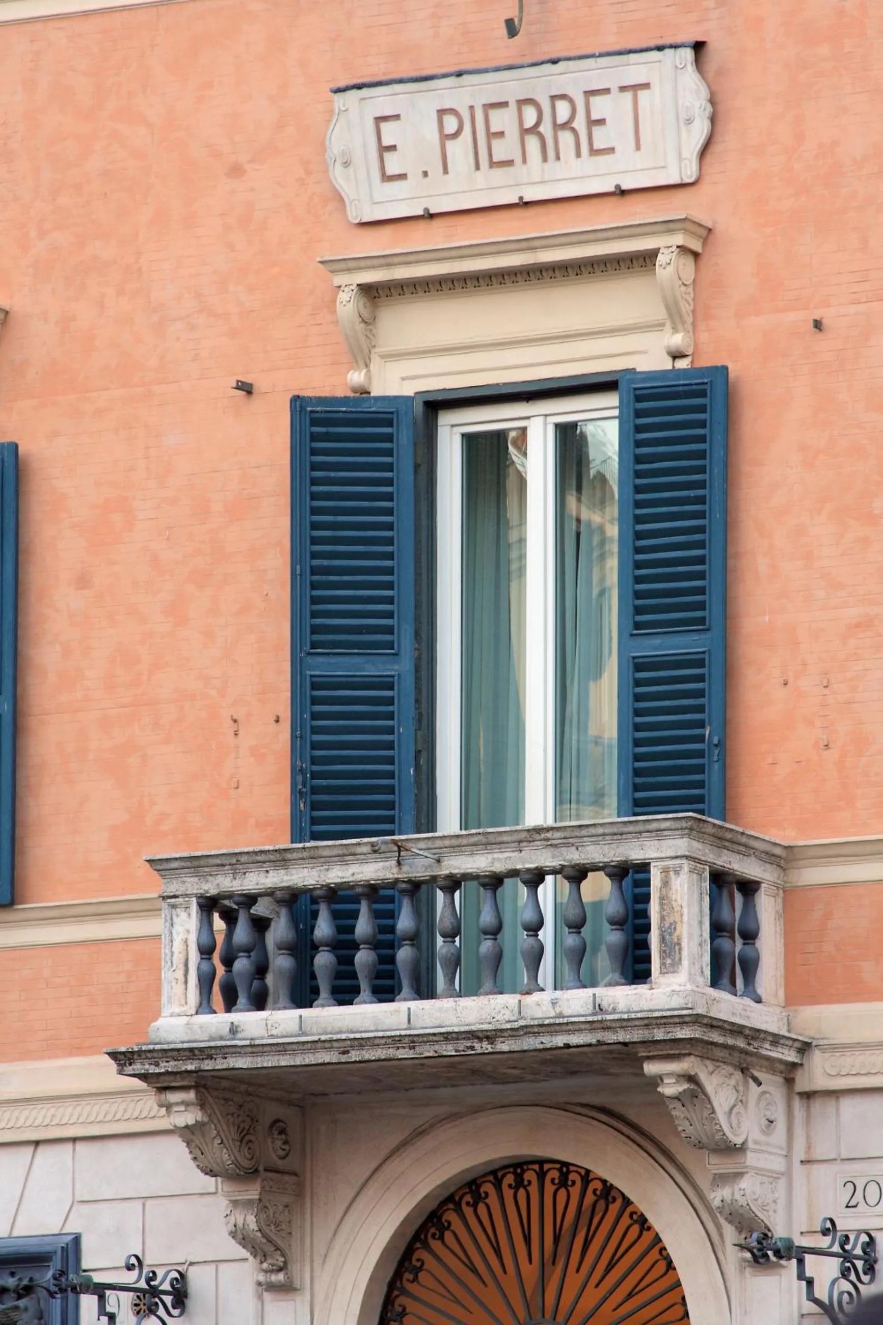 Facade/entrance in Internazionale Domus