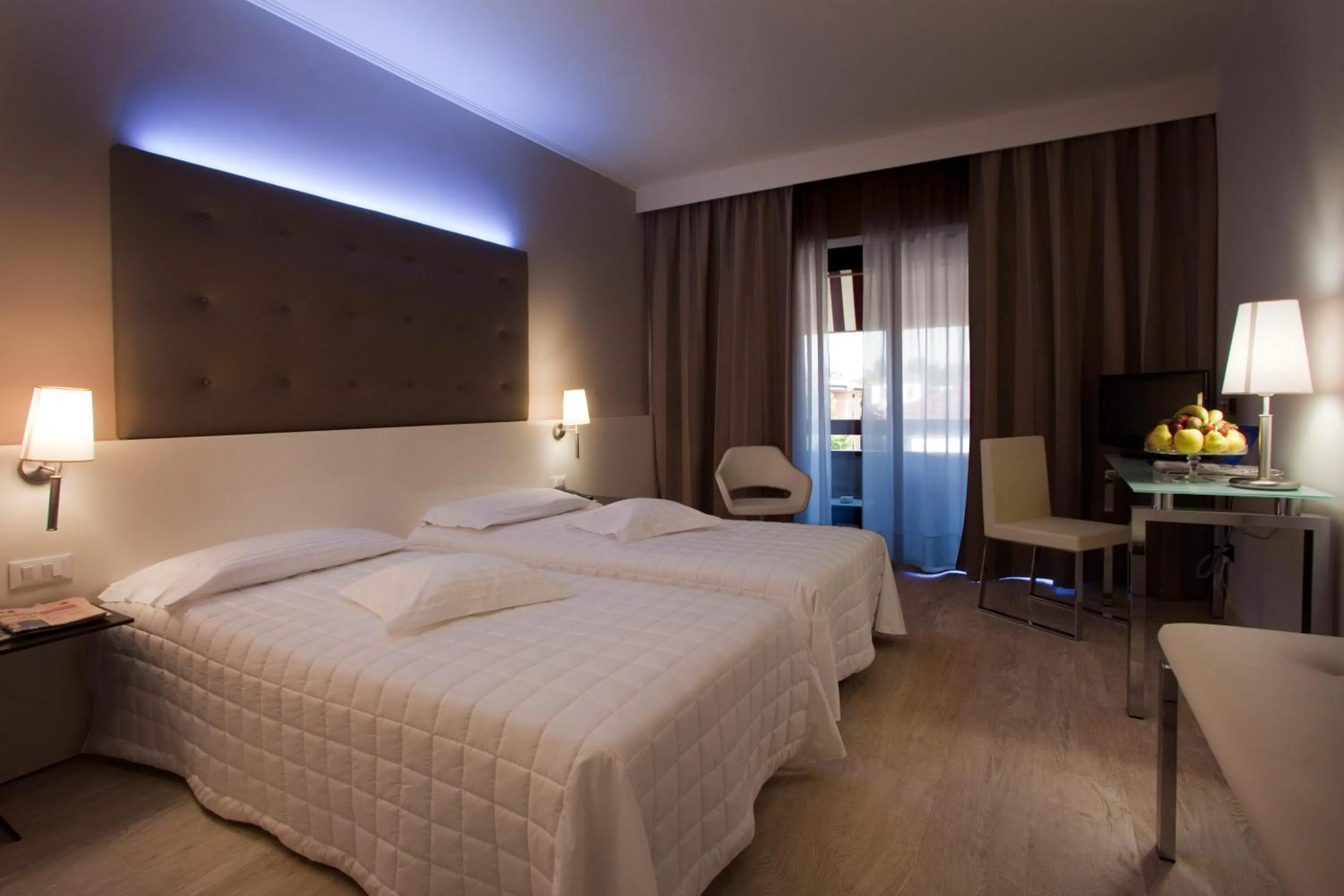 Photo of the whole room, Bed in Hotel Desenzano