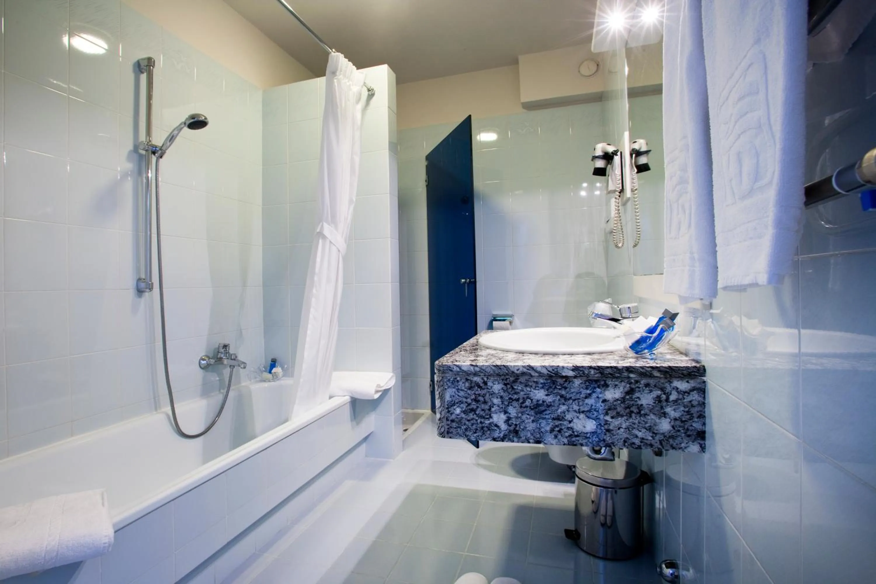 Bathroom in Hotel Desenzano