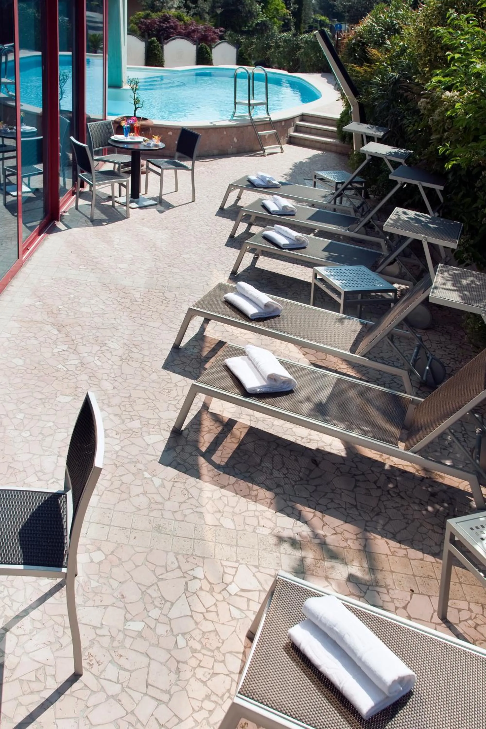 Swimming pool in Hotel Desenzano