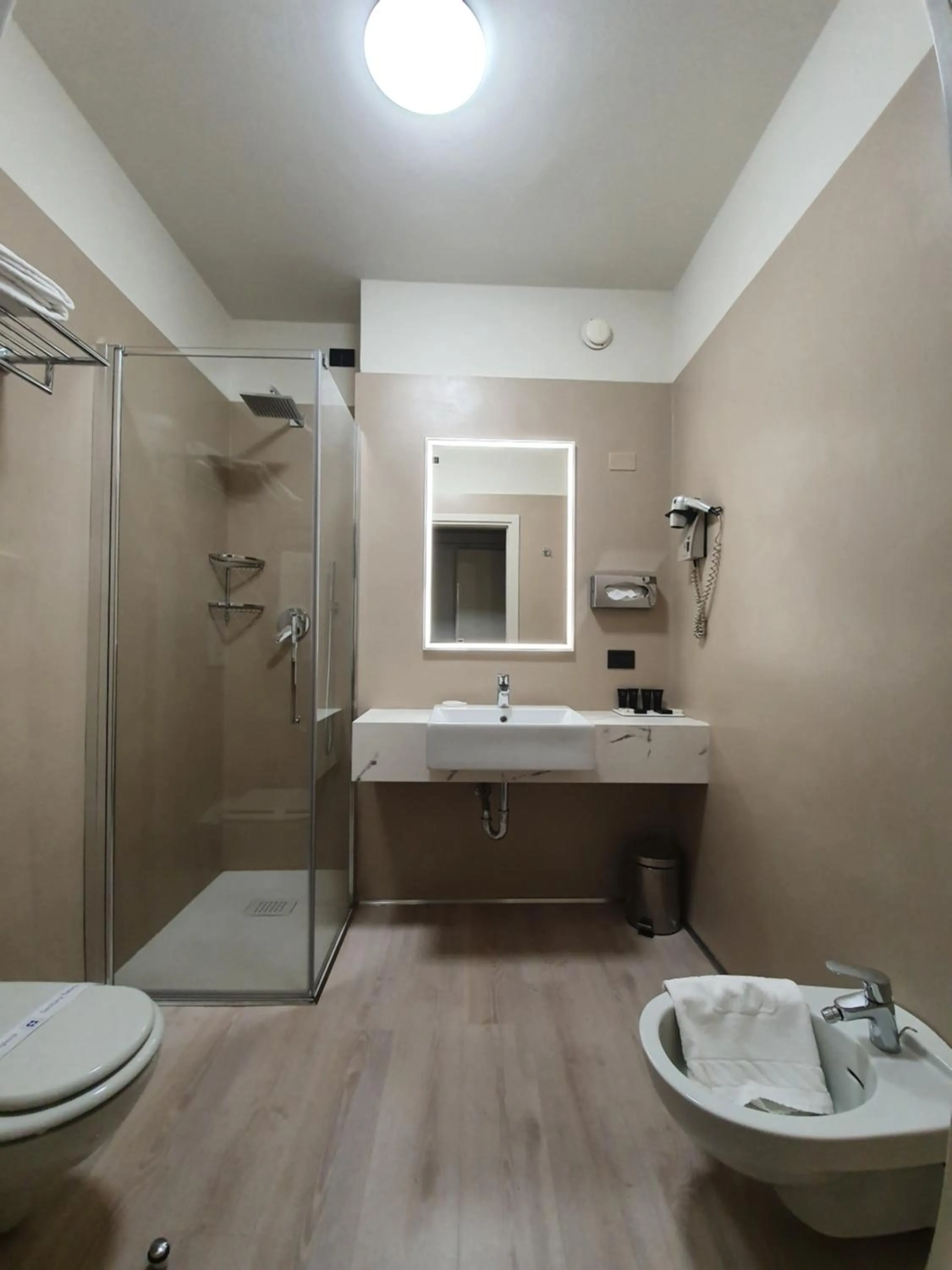 Bathroom in Hotel Desenzano