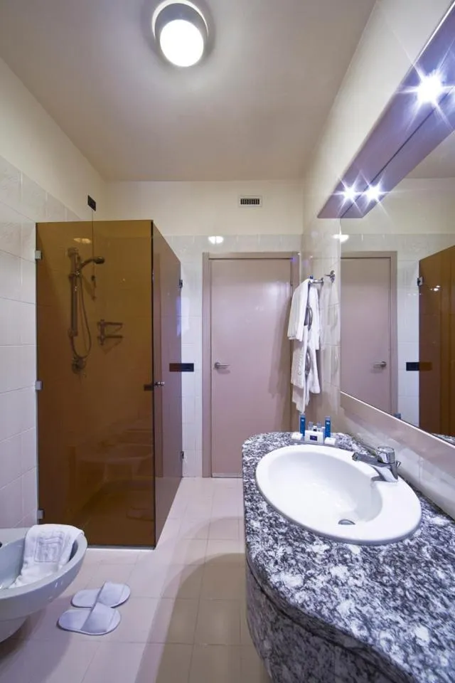 Bathroom in Hotel Desenzano
