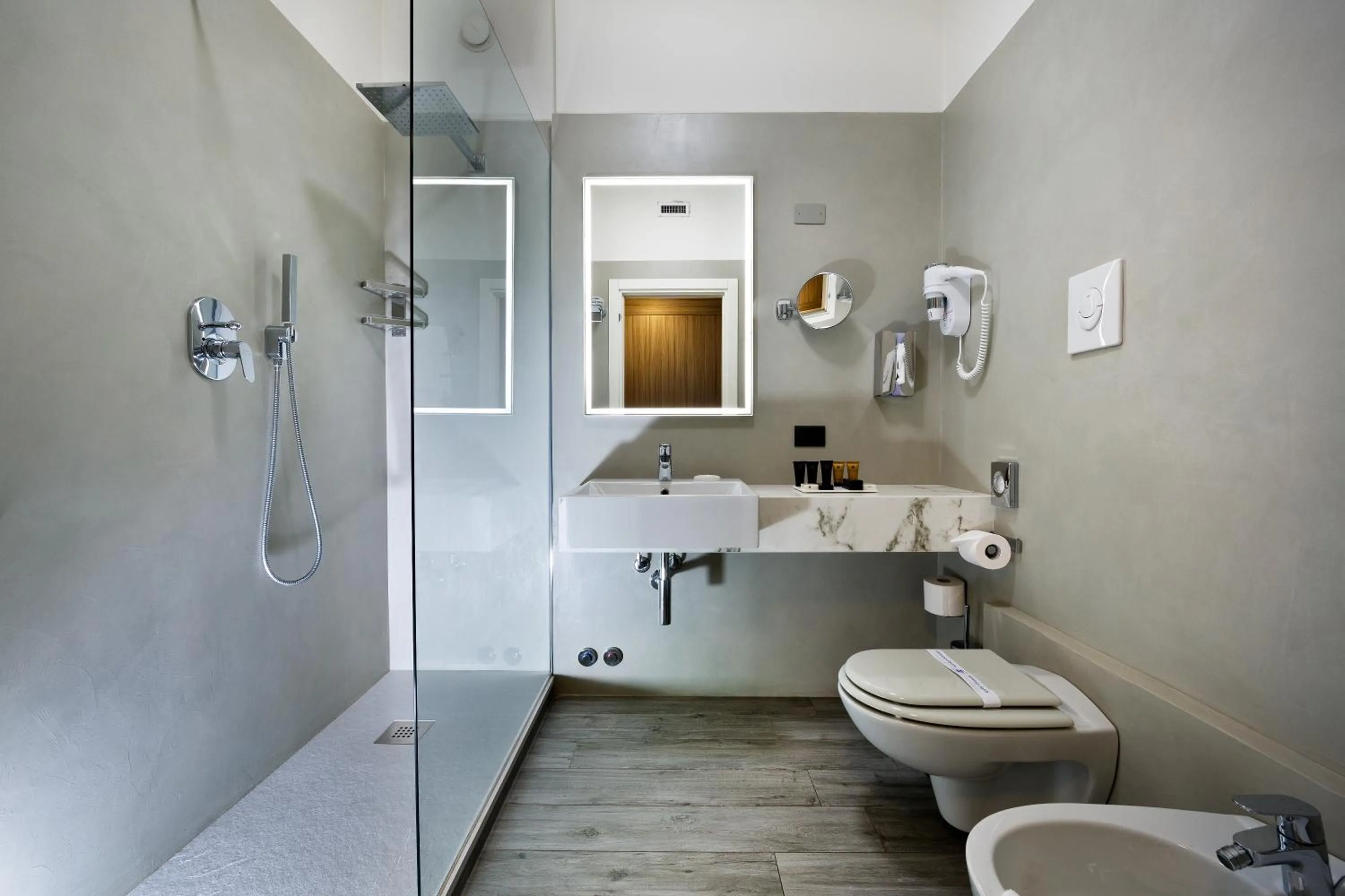 Bathroom in Hotel Desenzano