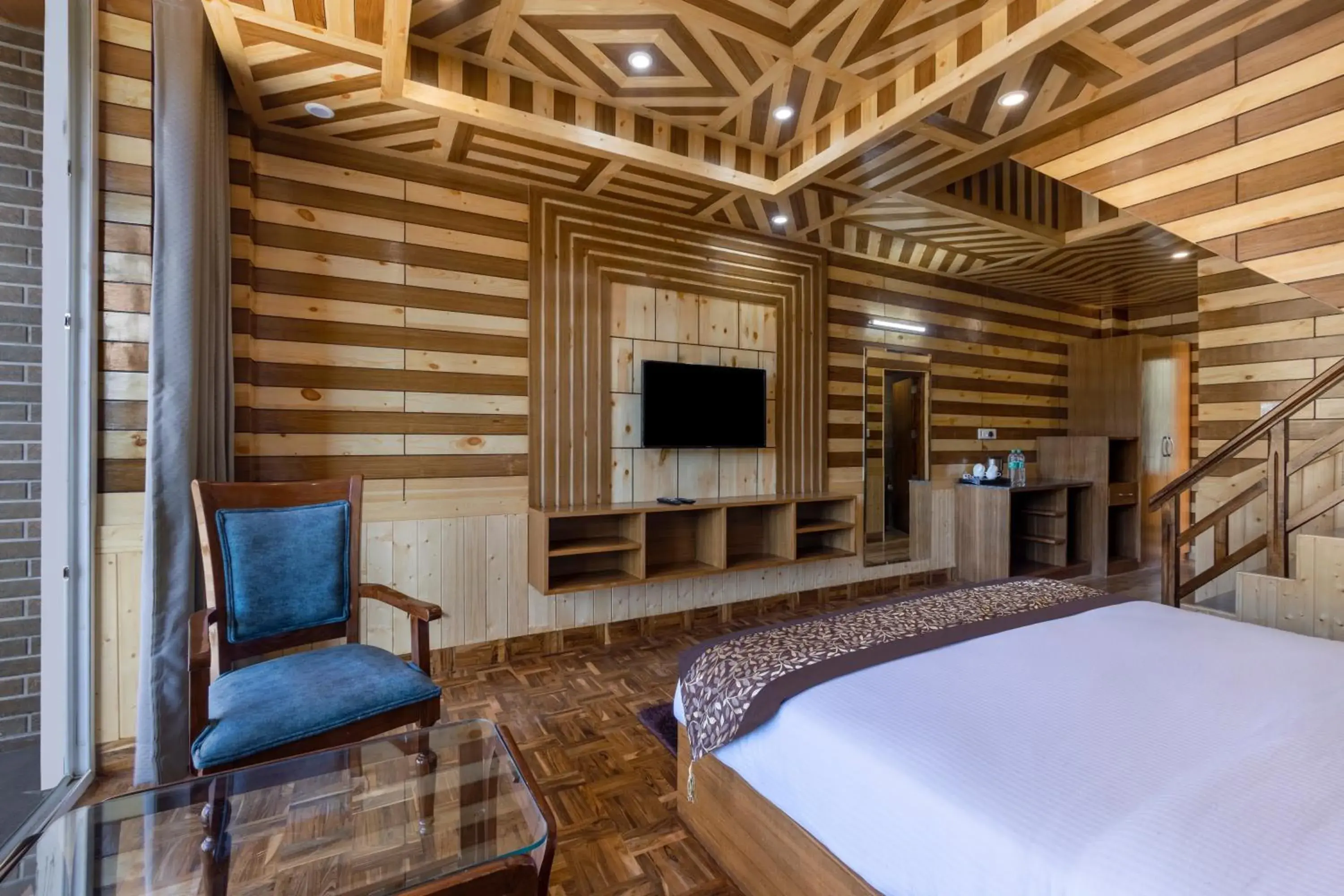 Bed in Sterling Shivalik Chail Bed in Sterling Shivalik Chail