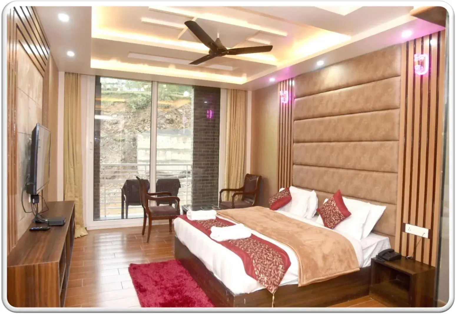 Photo of the whole room, Bed in Sterling Shivalik Chail Photo of the whole room, Bed in Sterling Shivalik Chail