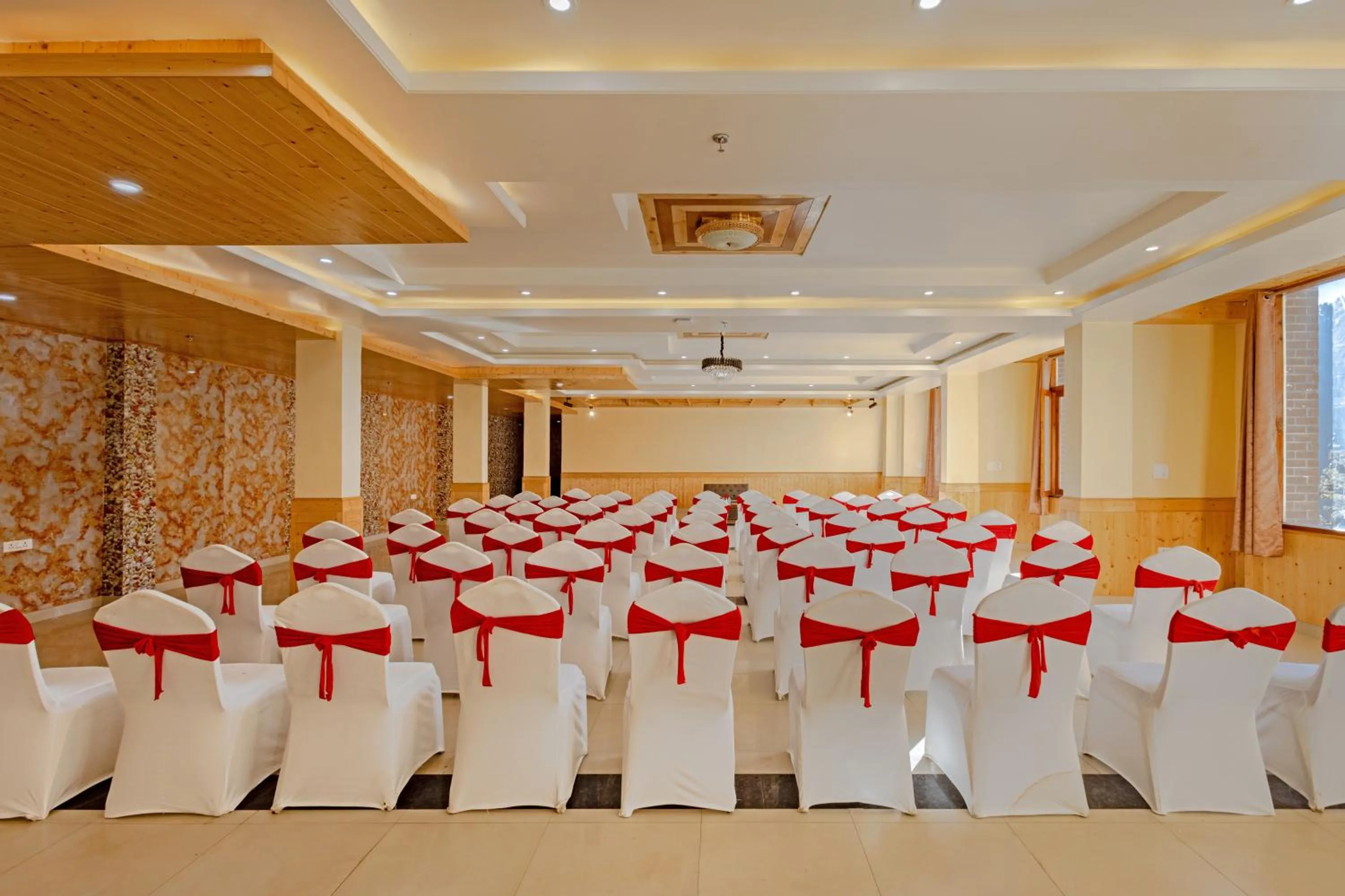 Banquet/Function facilities in Sterling Shivalik Chail