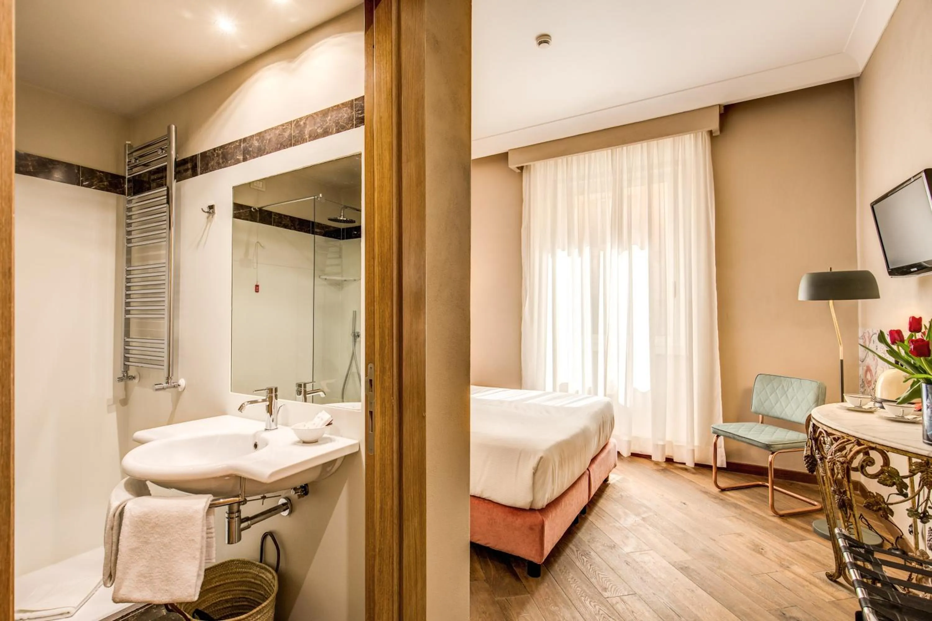 Bathroom, Bed in Boutique Hotel Galatea