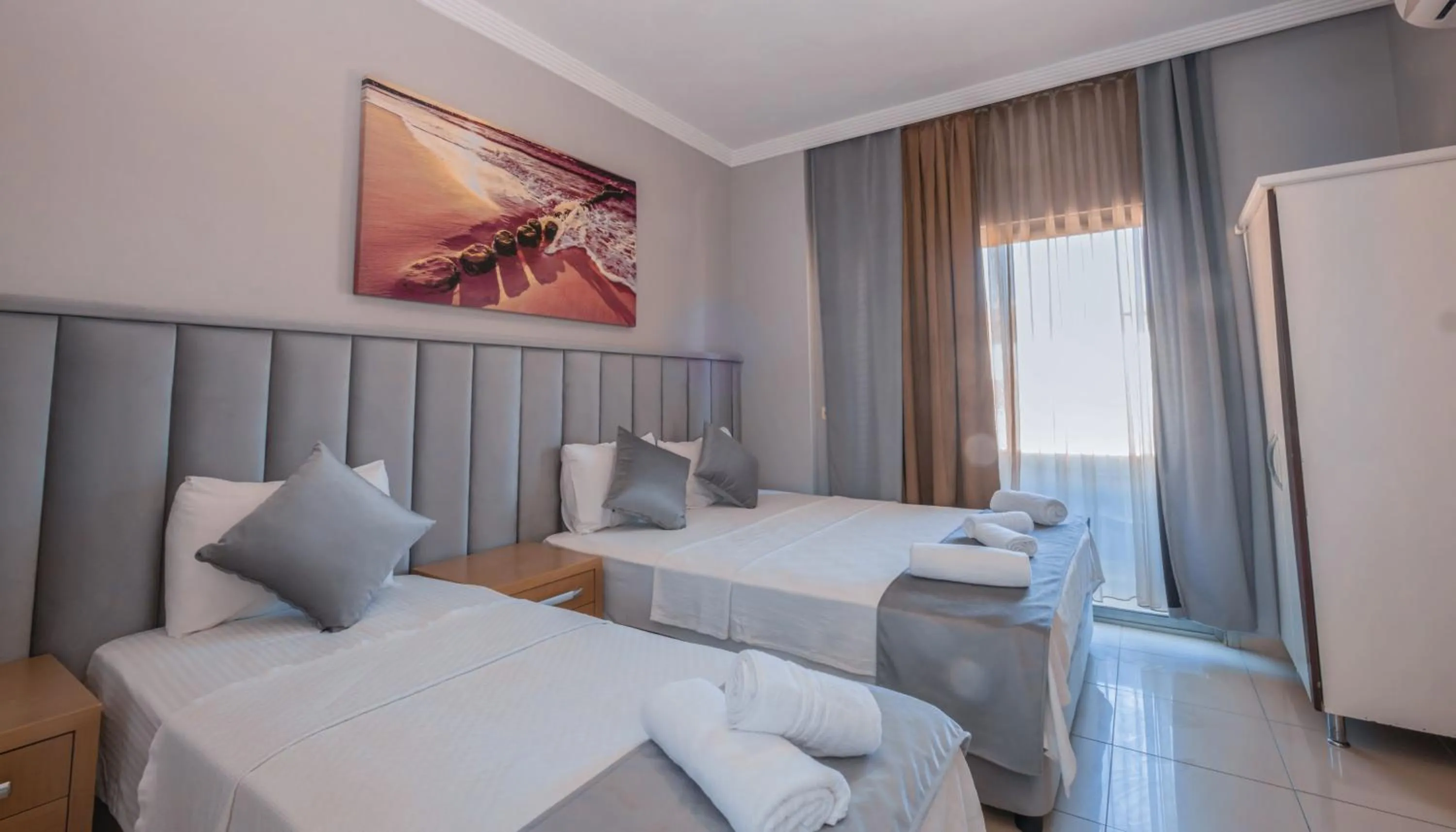 Triple Room with Balcony in Infinity Hotel