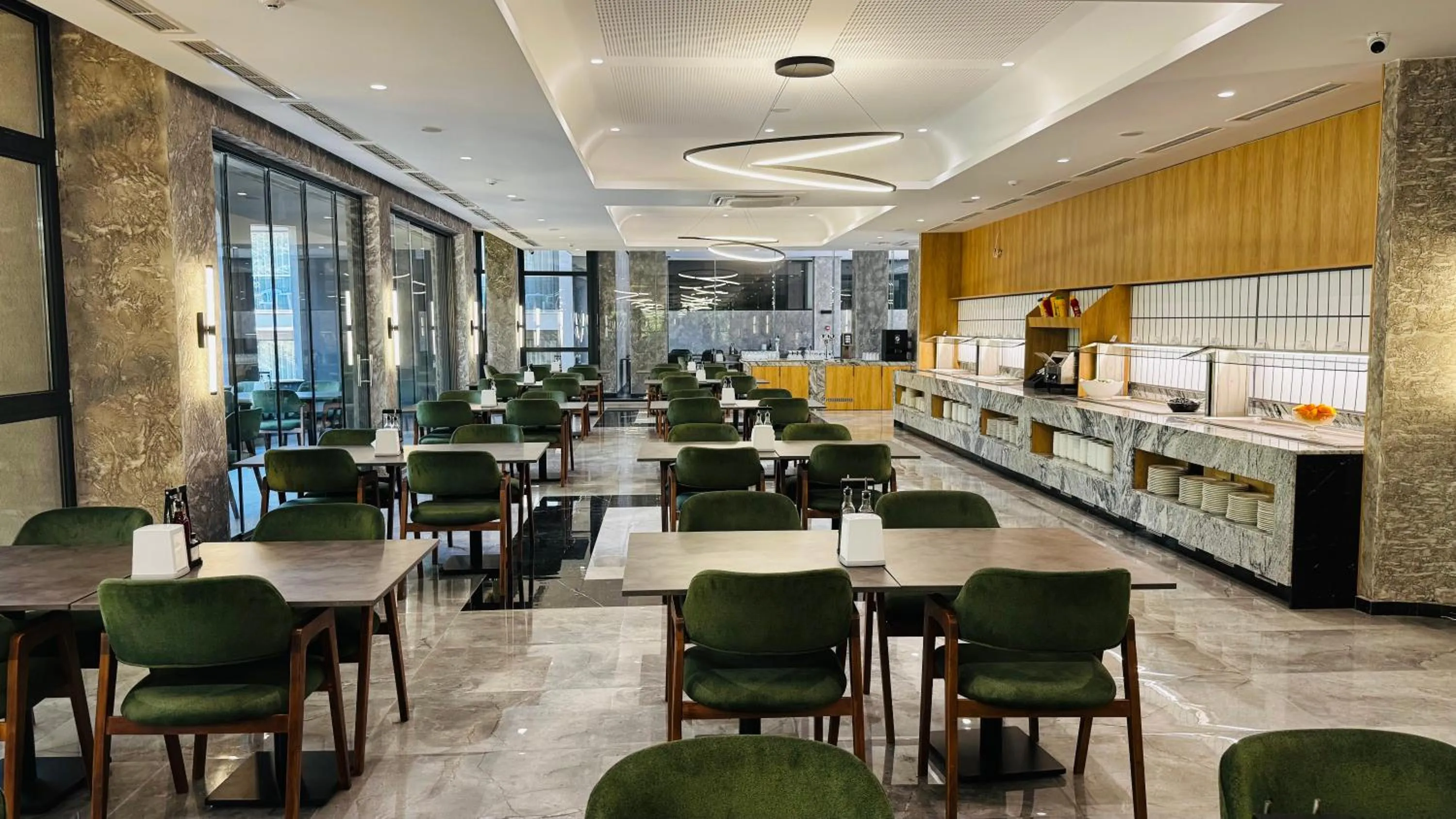 Restaurant/places to eat in Atliman Beach Park Hotel