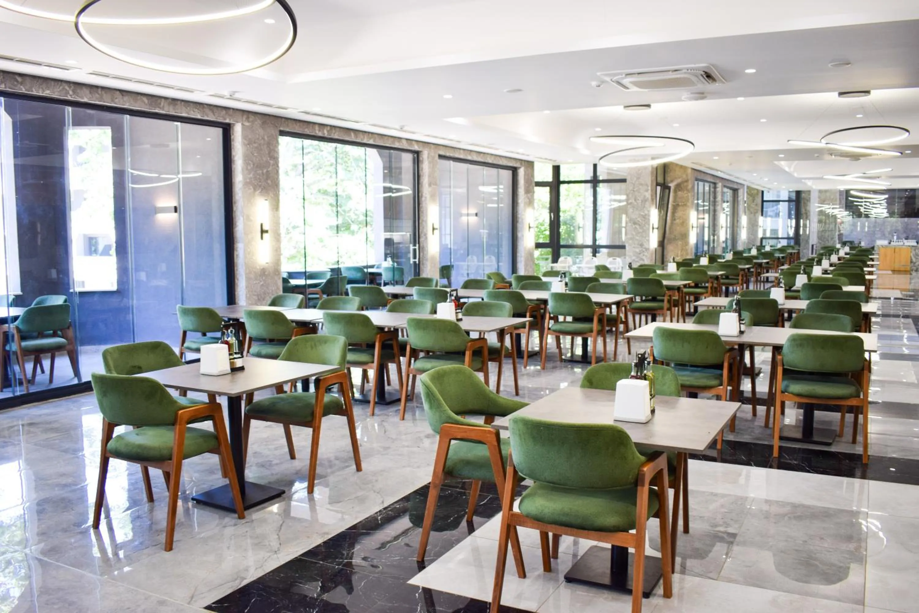 Restaurant/places to eat in Atliman Beach Park Hotel