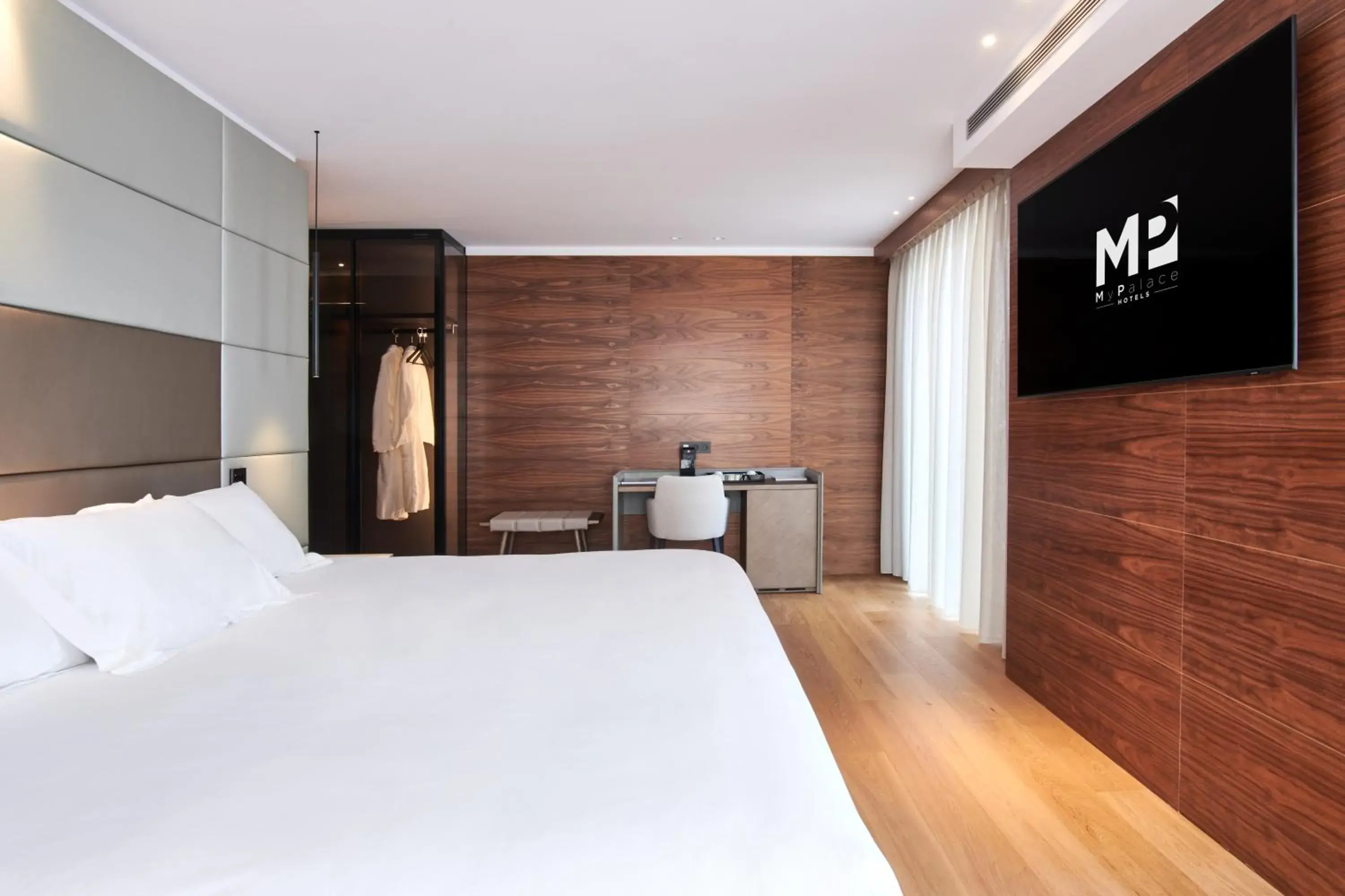 Bedroom, Bed in Hotel MyPalace León Bedroom, Bed in Hotel MyPalace León