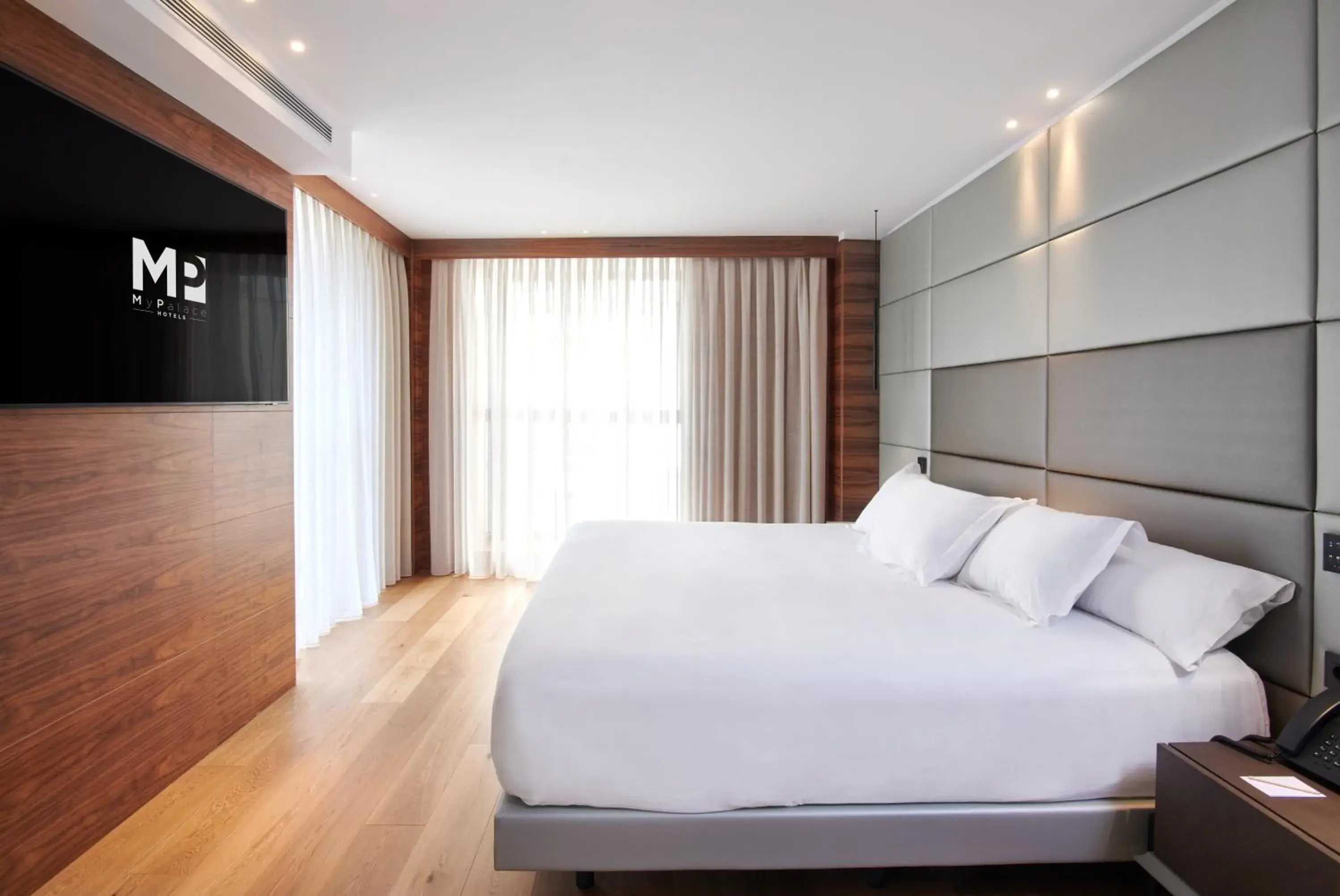 Bedroom, Bed in Hotel MyPalace León Bedroom, Bed in Hotel MyPalace León