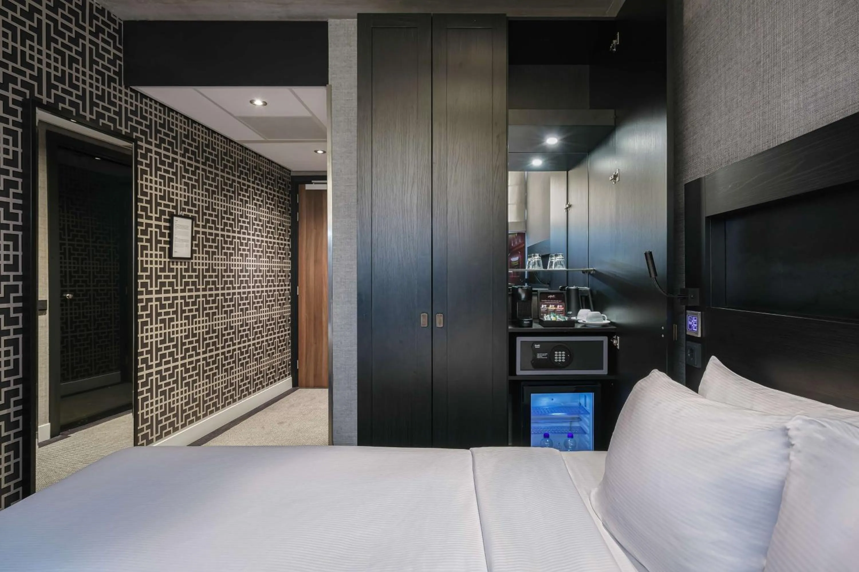 Bed in DoubleTree by Hilton Amsterdam - NDSM Wharf