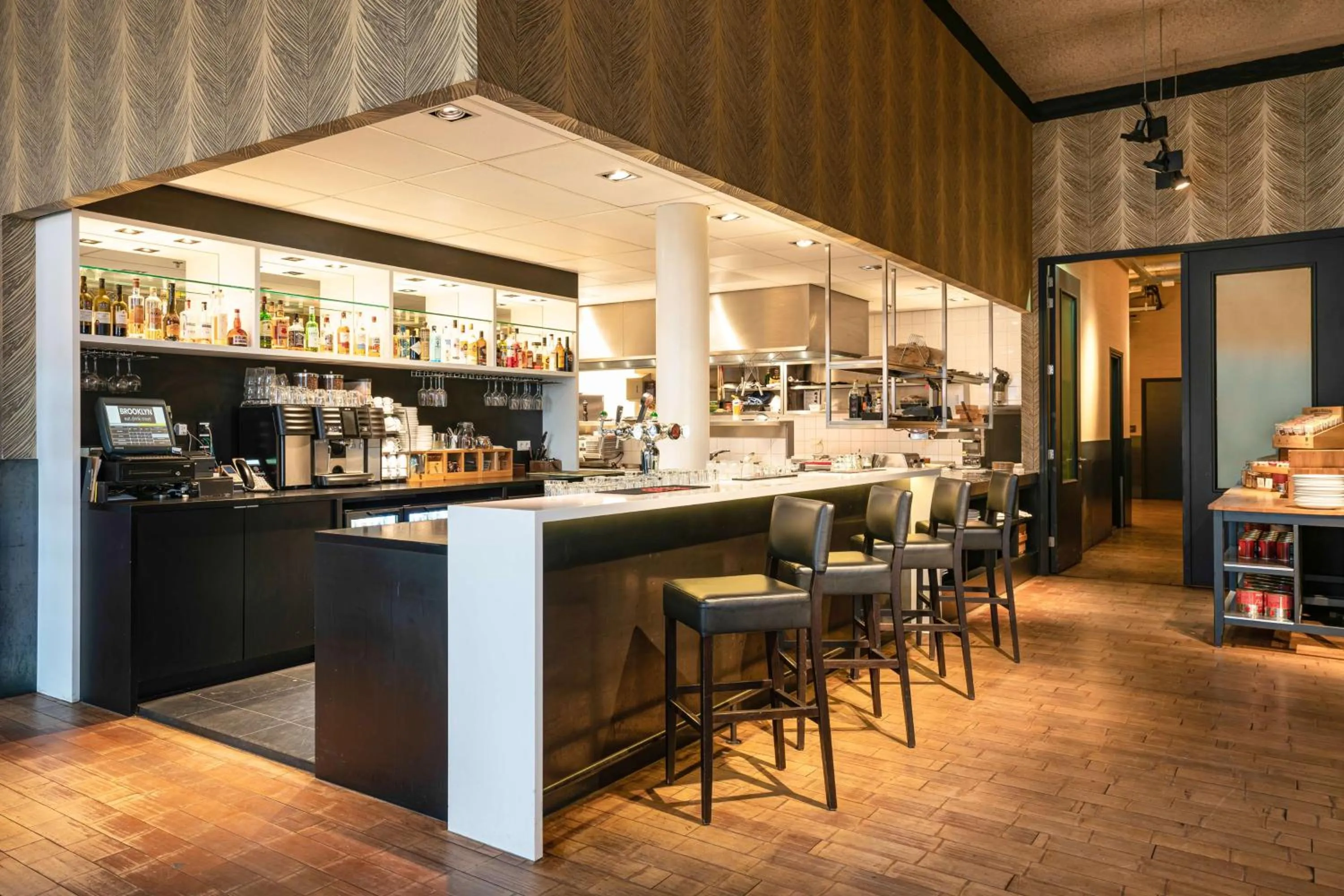 Lounge or bar in DoubleTree by Hilton Amsterdam - NDSM Wharf