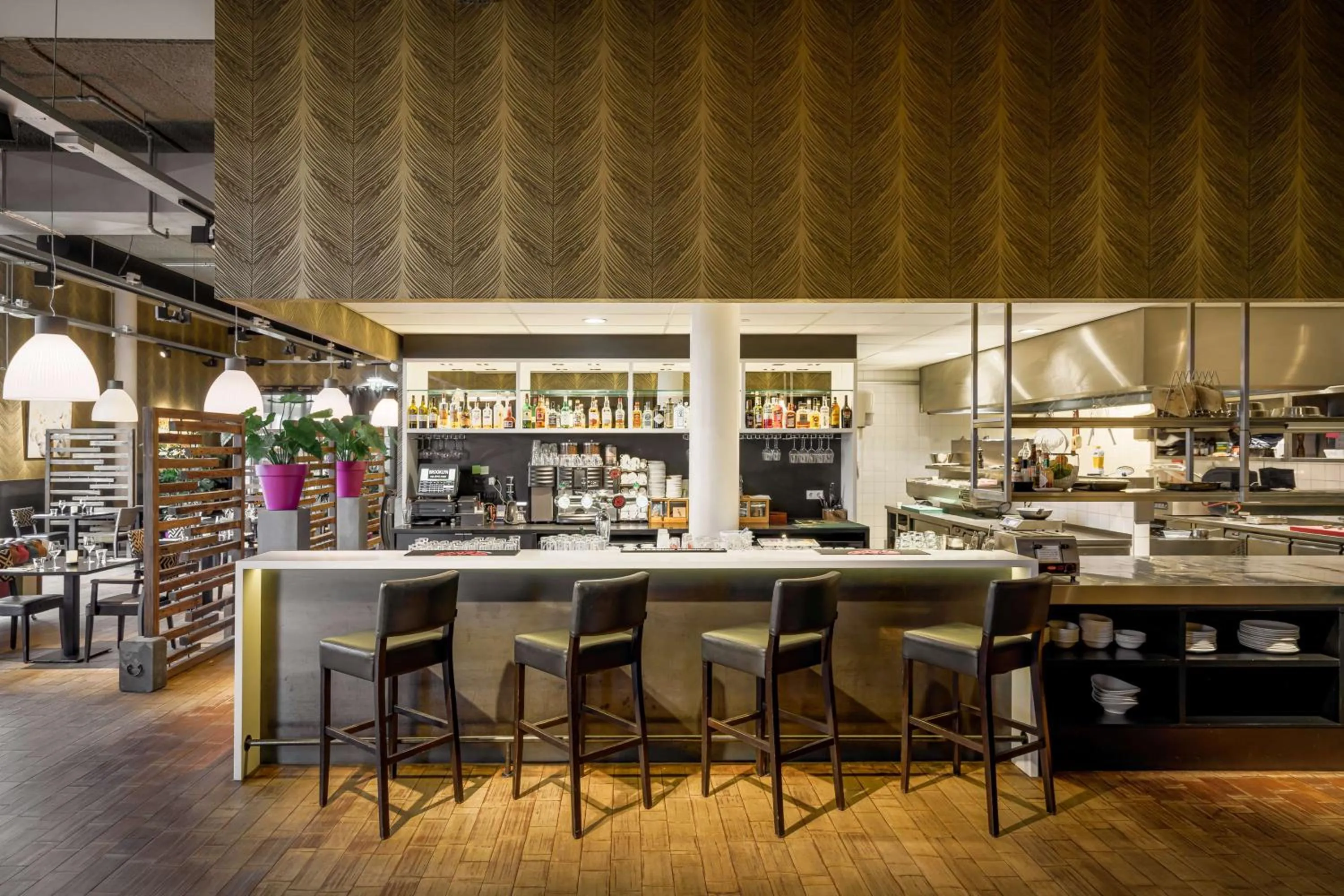 Lounge or bar in DoubleTree by Hilton Amsterdam - NDSM Wharf