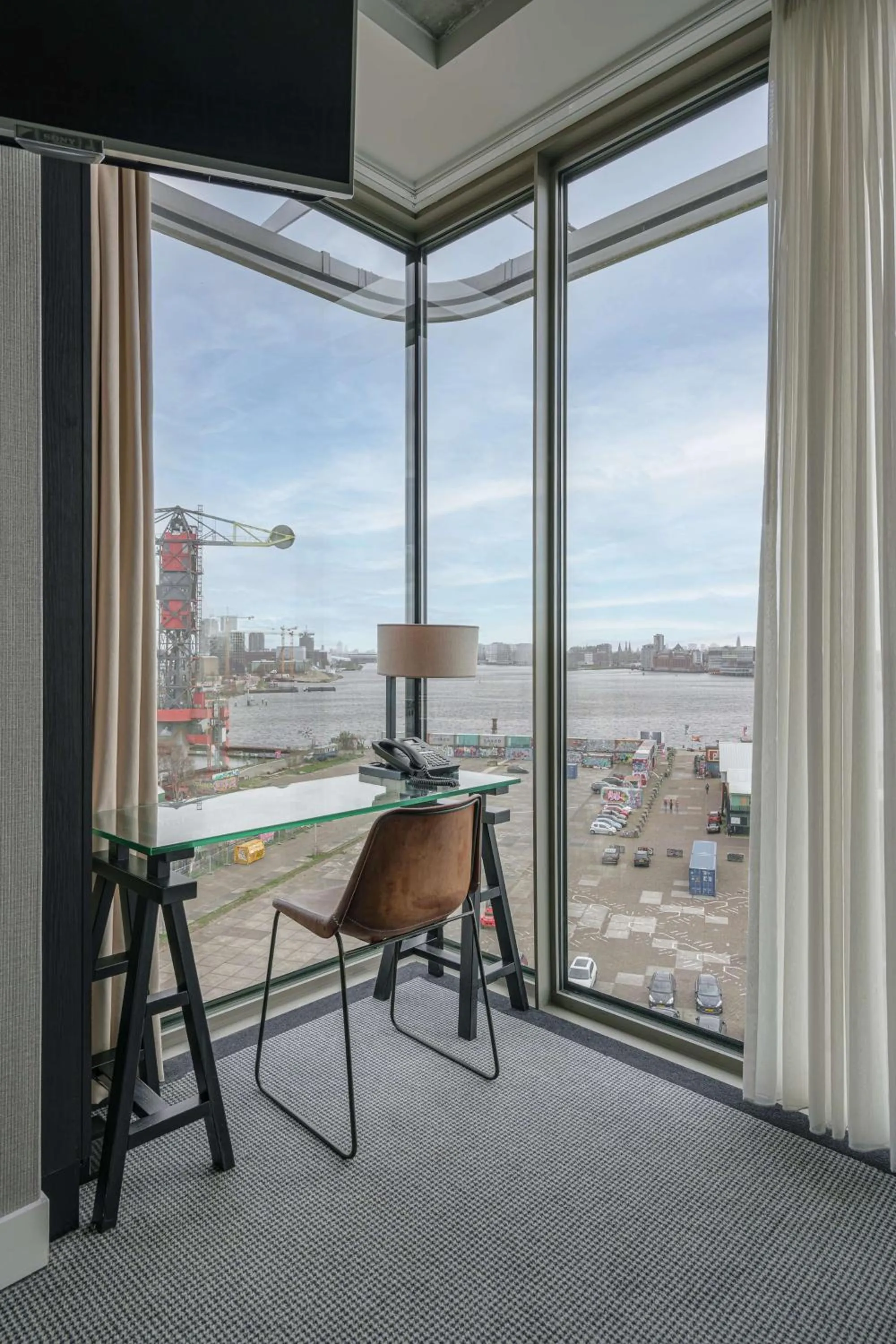 Bedroom in DoubleTree by Hilton Amsterdam - NDSM Wharf