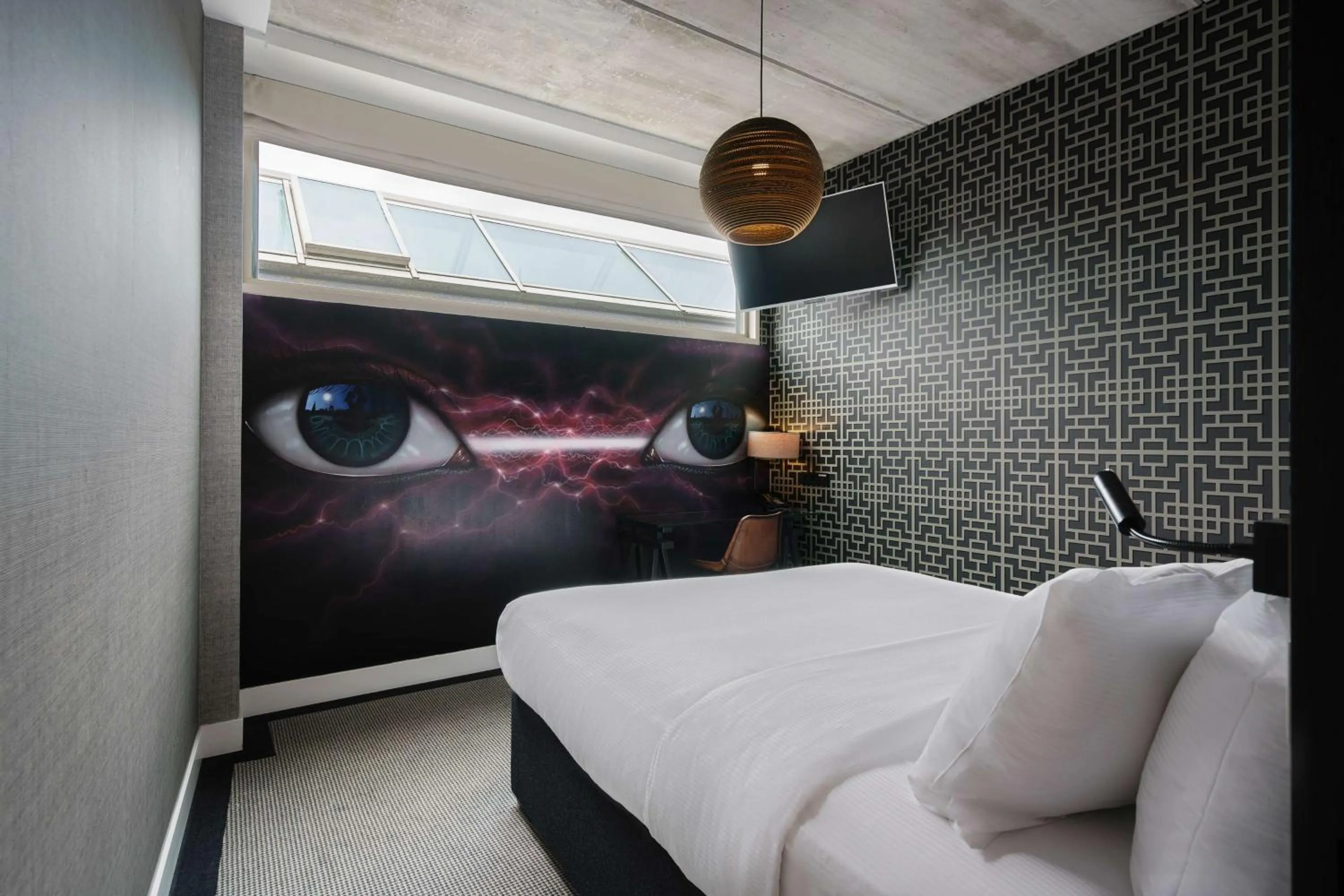 Bed in DoubleTree by Hilton Amsterdam - NDSM Wharf