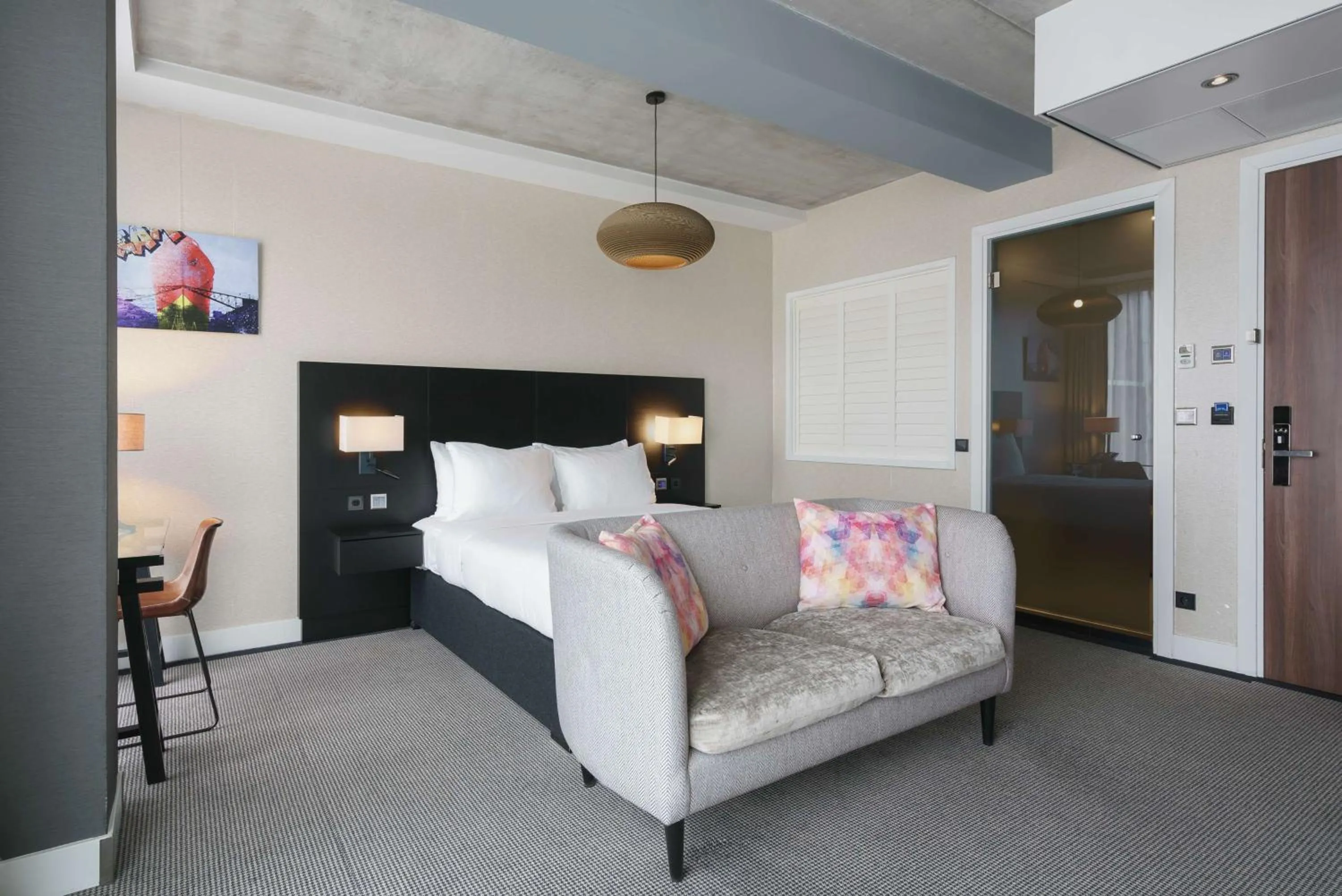 Bed in DoubleTree by Hilton Amsterdam - NDSM Wharf