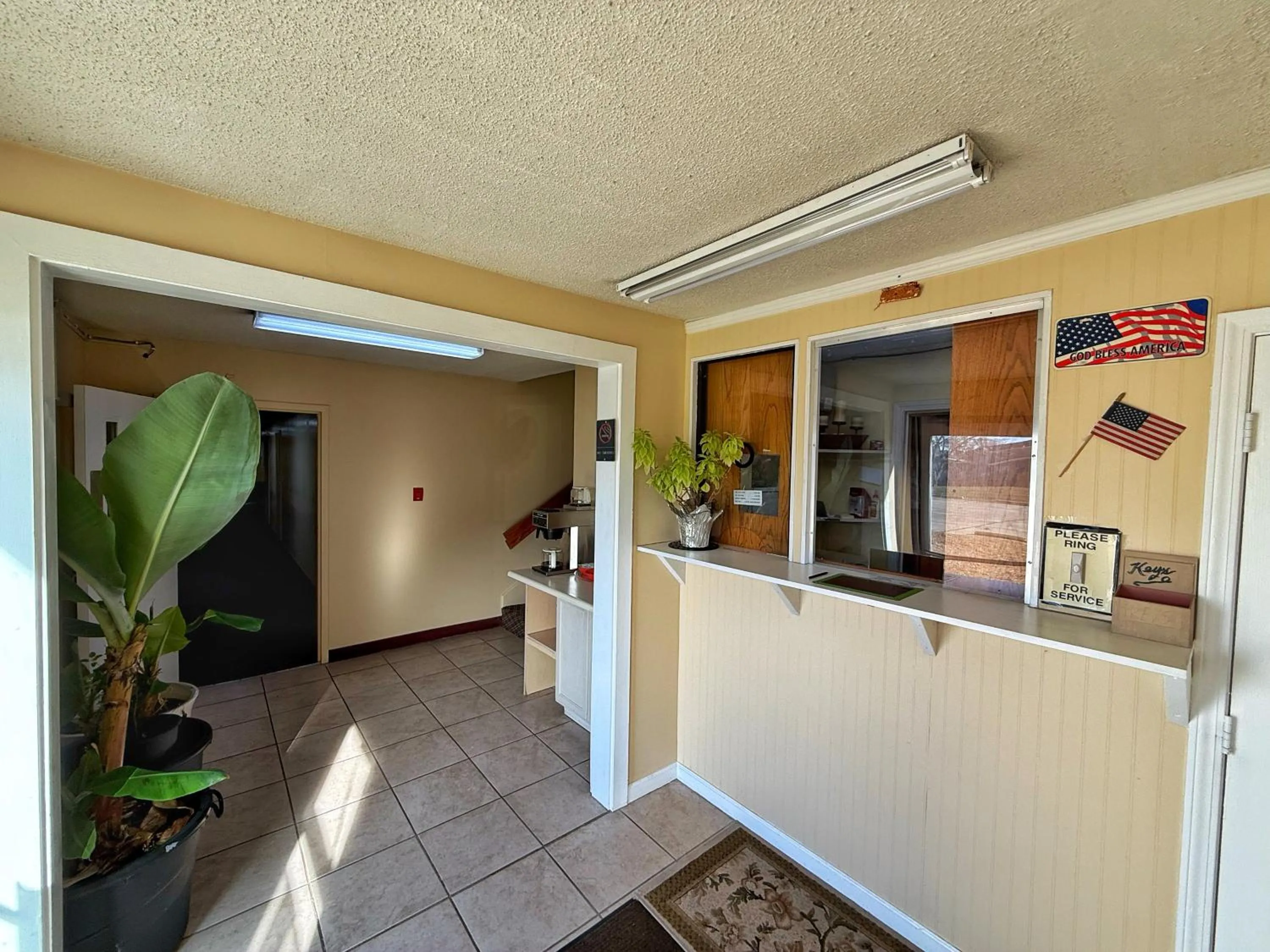 Lake Tree Inn & Suites