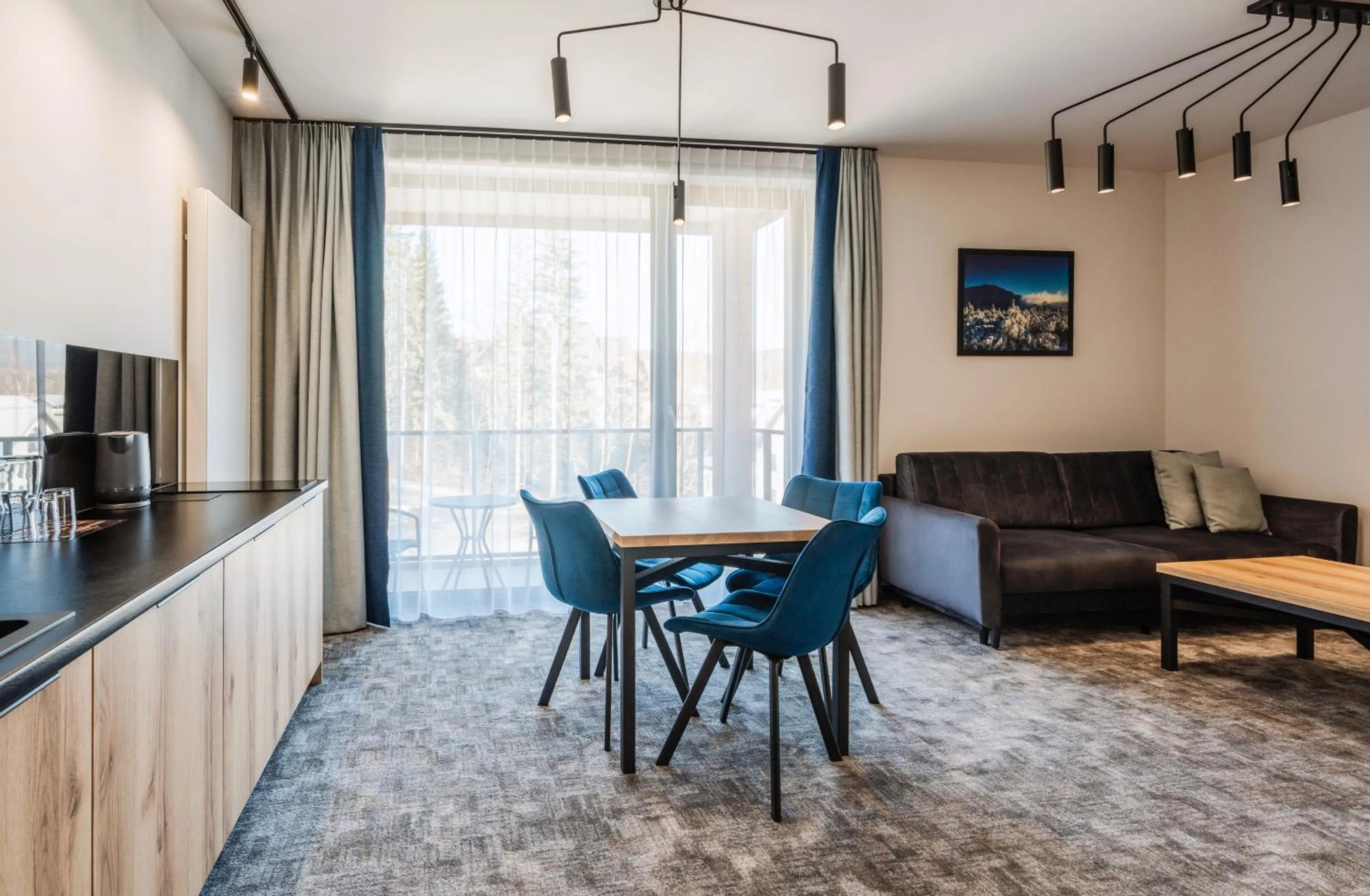 Kitchen or kitchenette in Rezydencja AQUA by GRANO