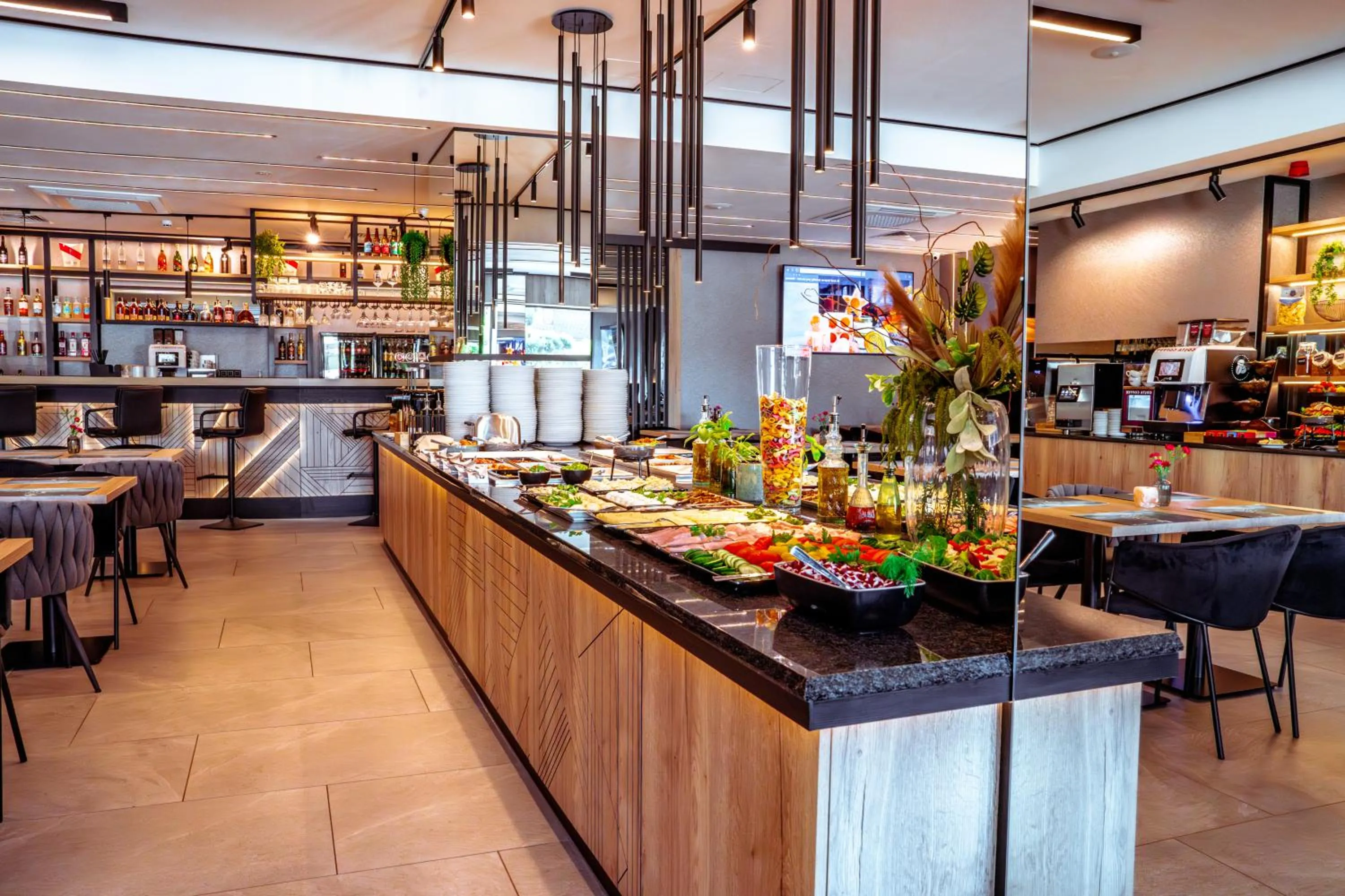 Restaurant/places to eat in Rezydencja AQUA by GRANO
