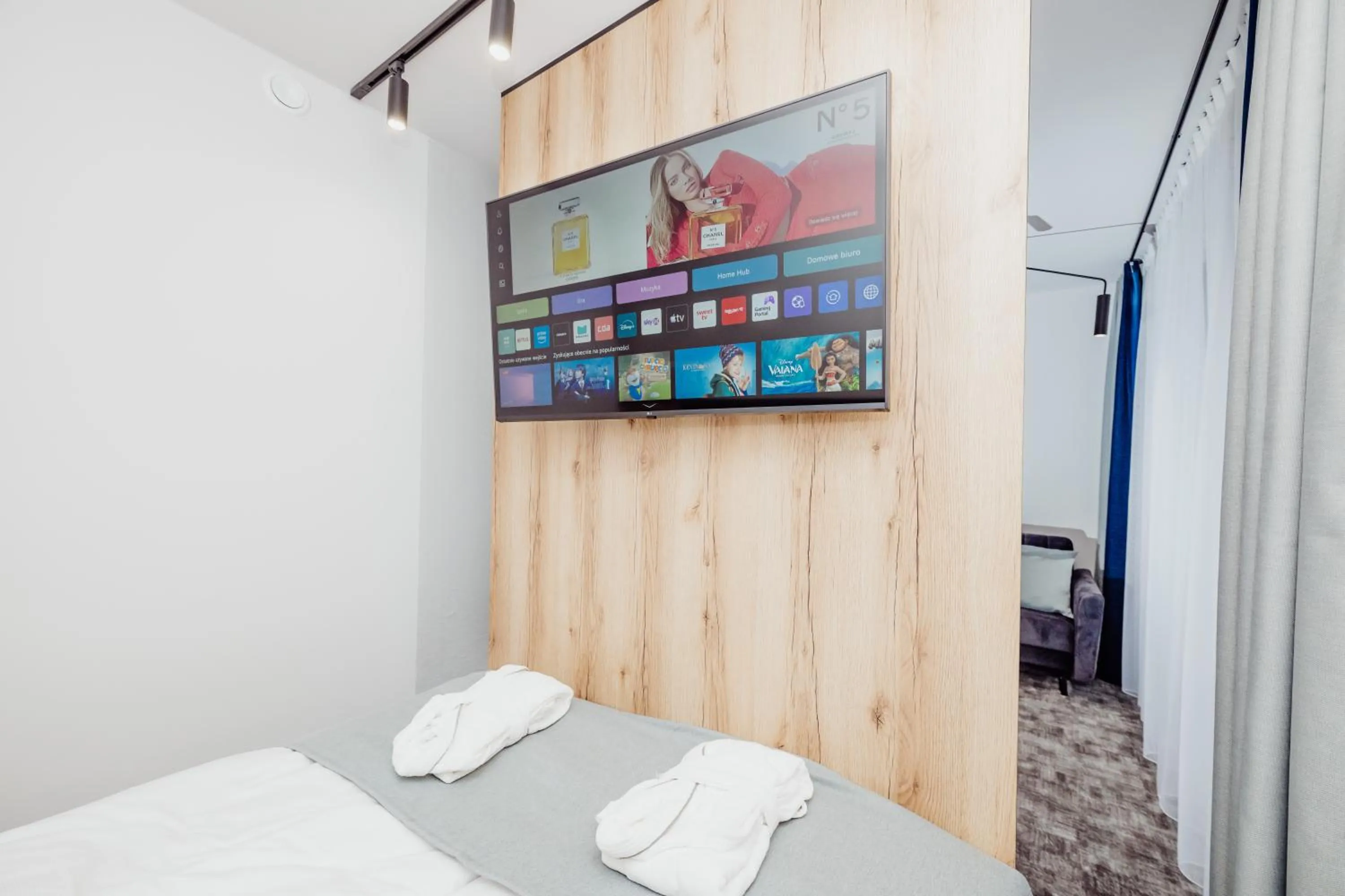 TV and multimedia, Bed in Rezydencja AQUA by GRANO