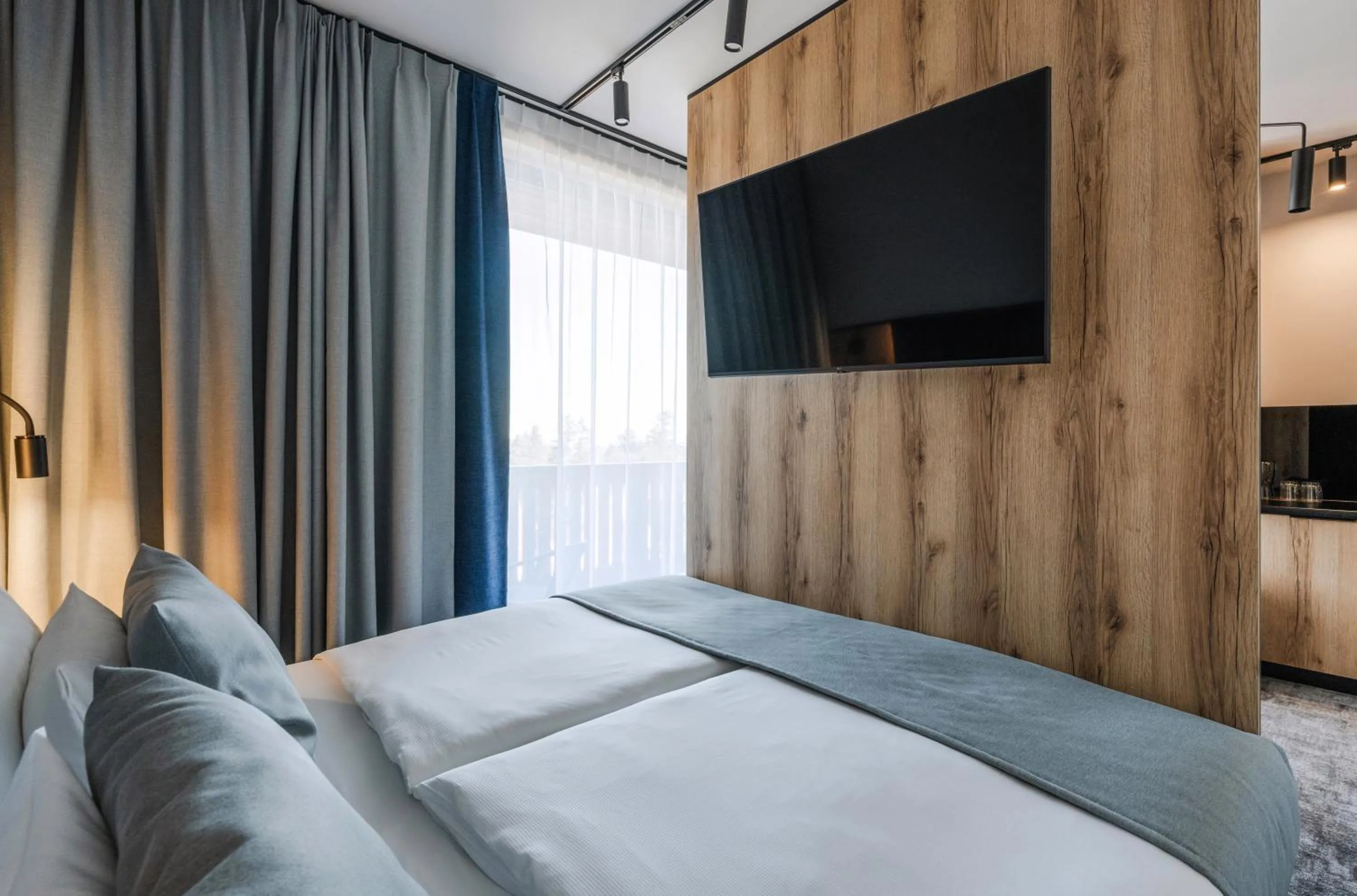 Bed in Rezydencja AQUA by GRANO