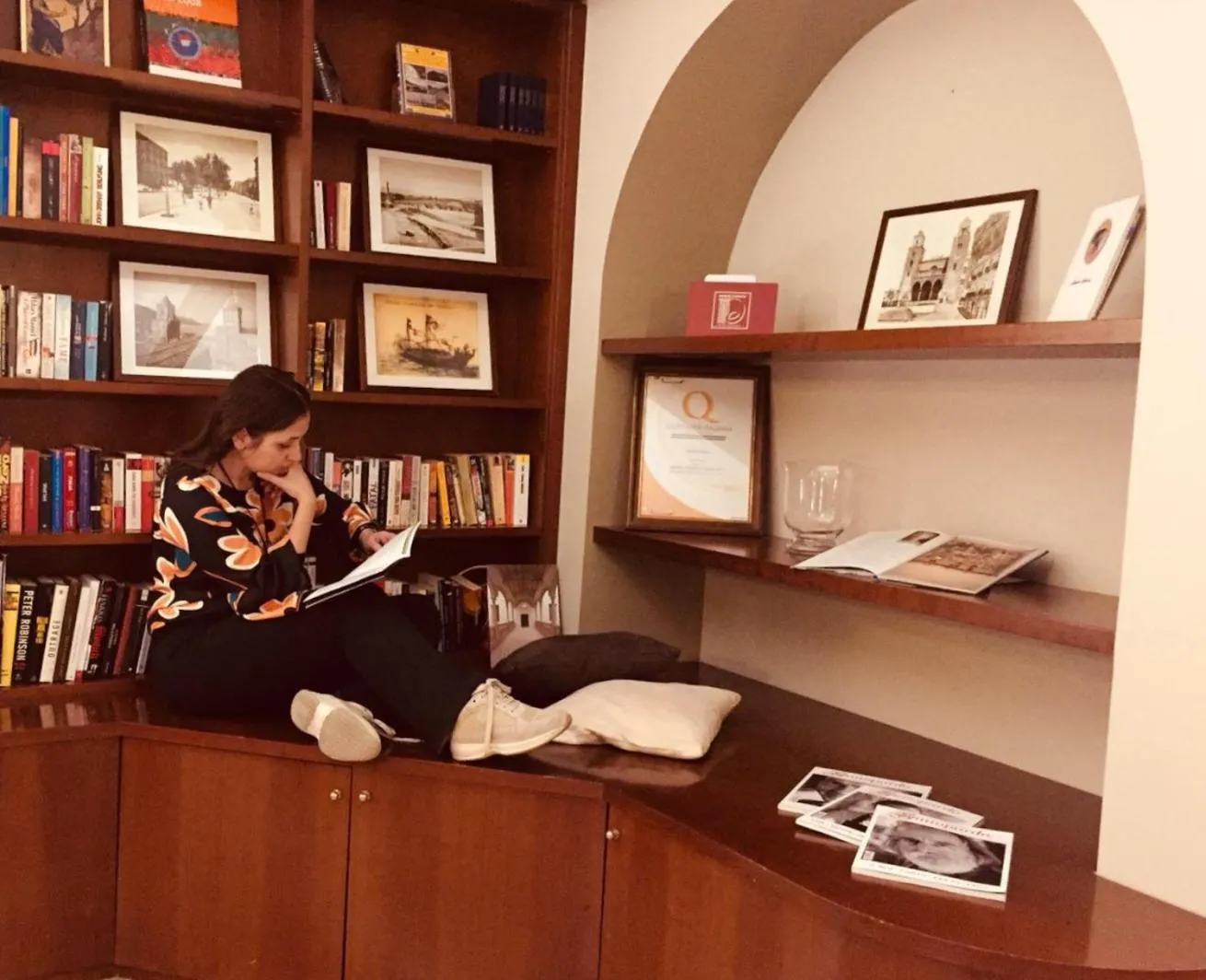 Library in Hotel Posta