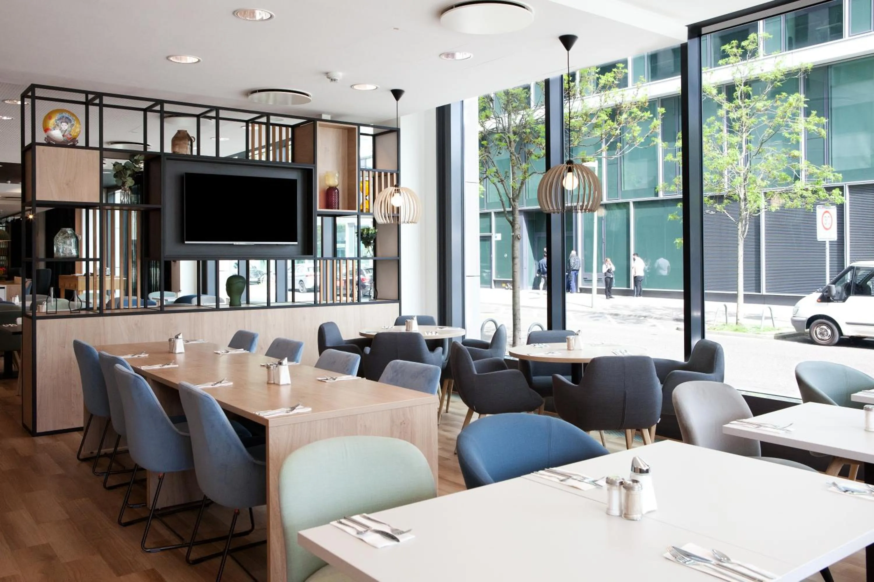 Restaurant/places to eat in Holiday Inn Berlin City East Side by IHG