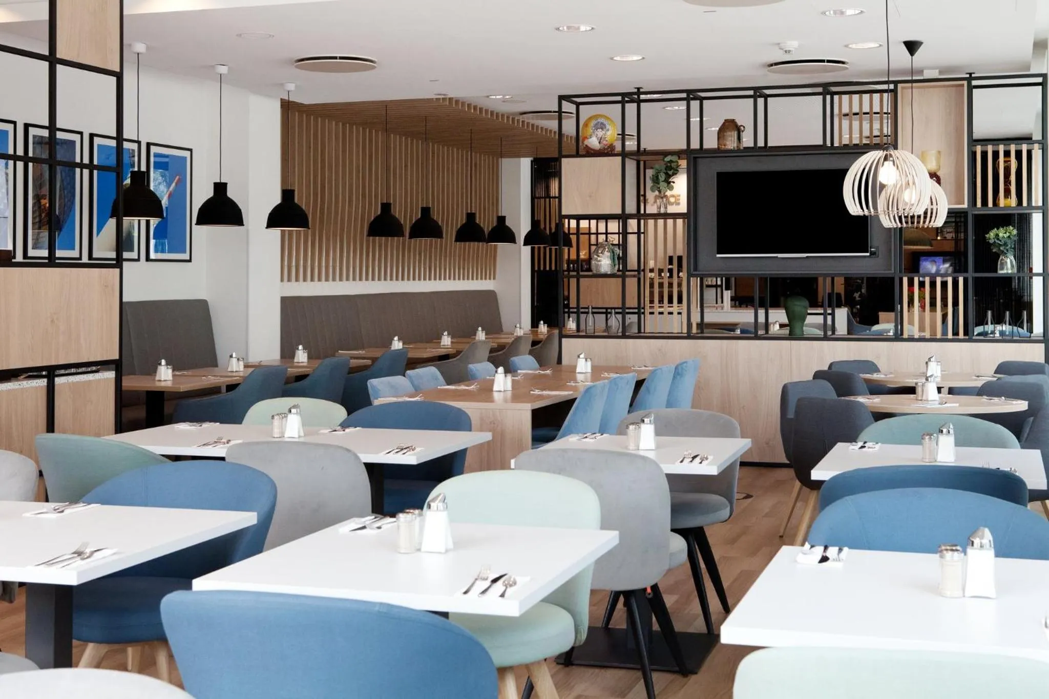 Restaurant/places to eat in Holiday Inn Berlin City East Side by IHG