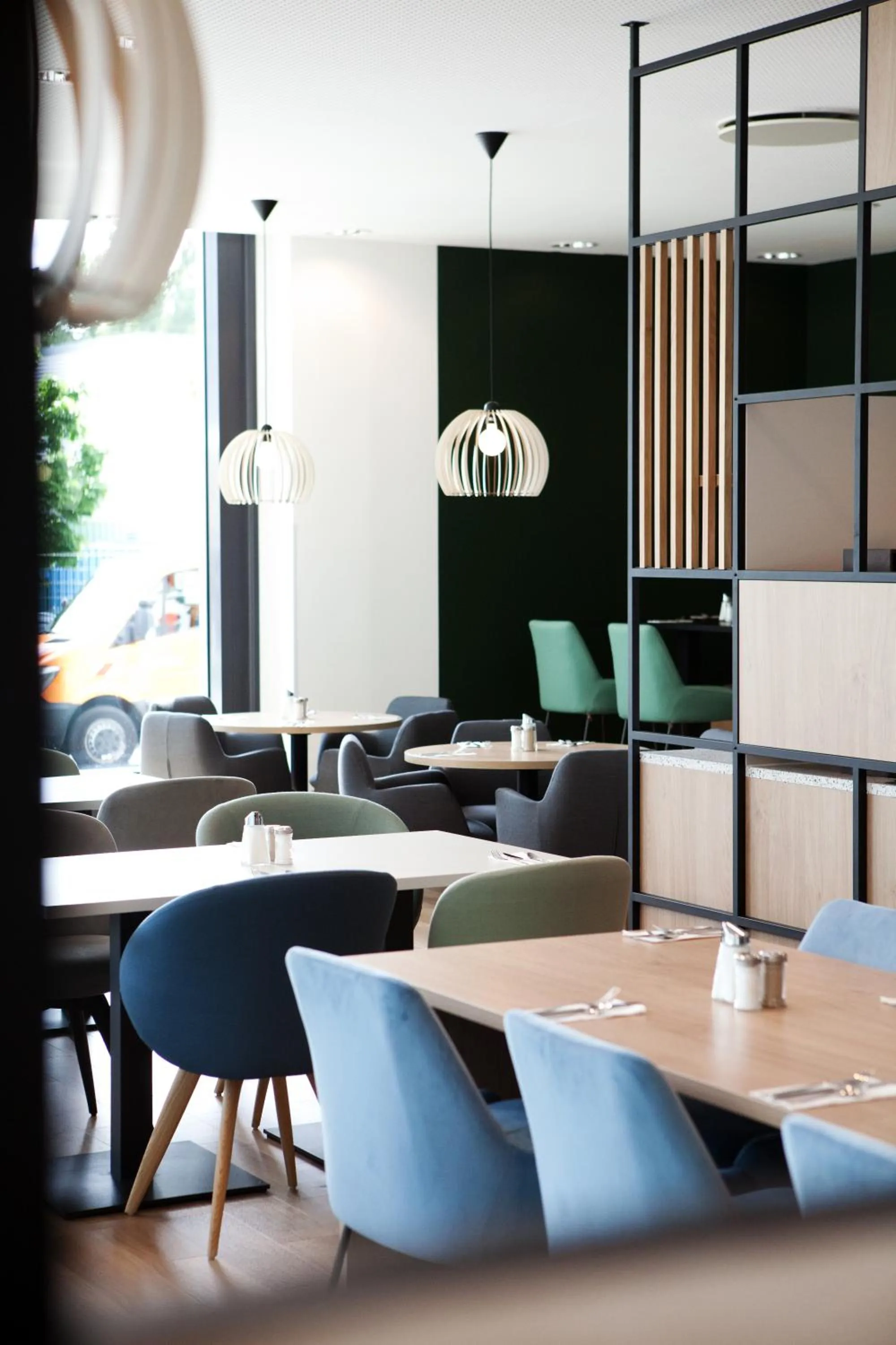 Restaurant/places to eat in Holiday Inn Berlin City East Side by IHG
